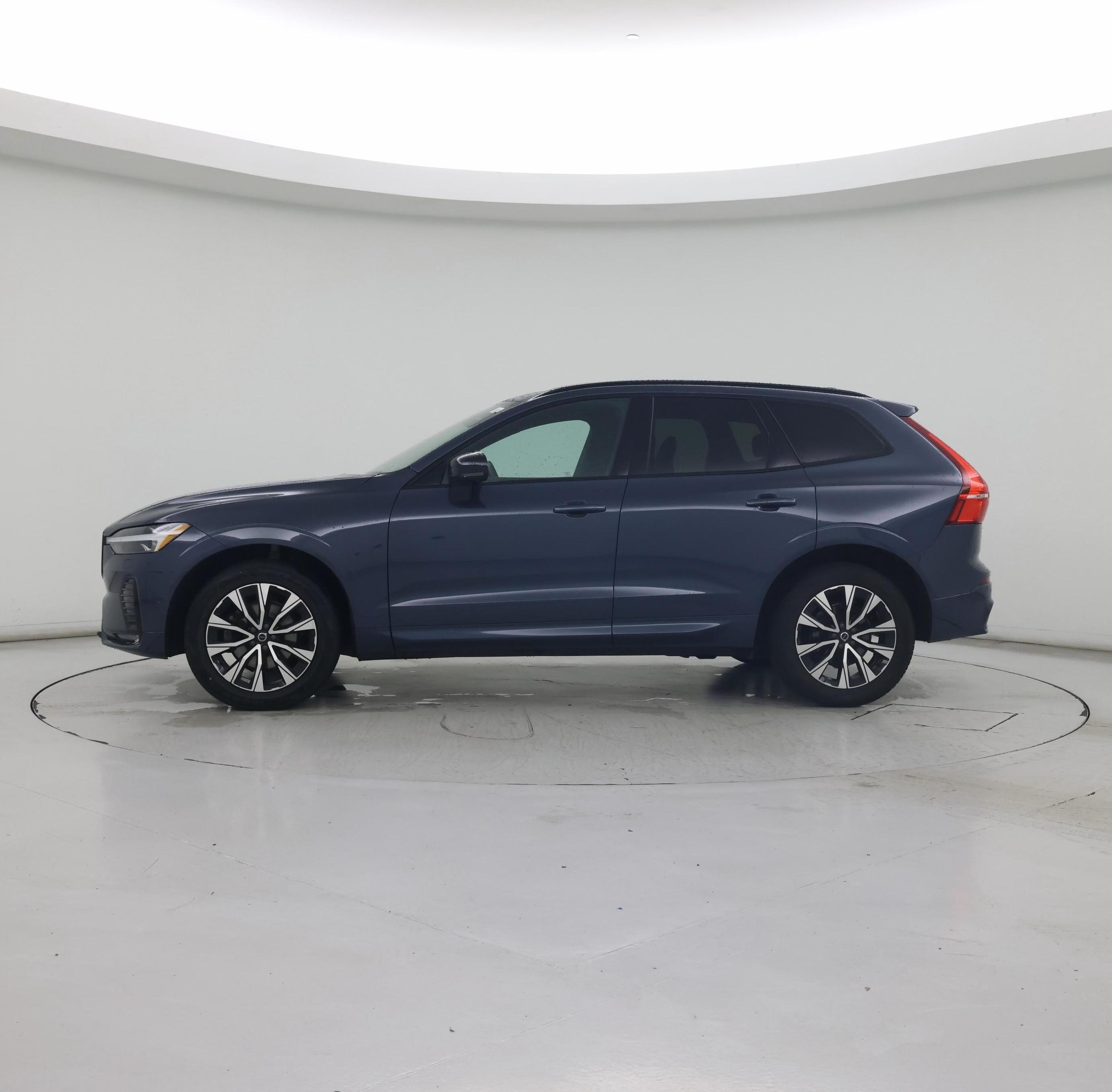 Thumbnail: 2023 Volvo XC60 - 3