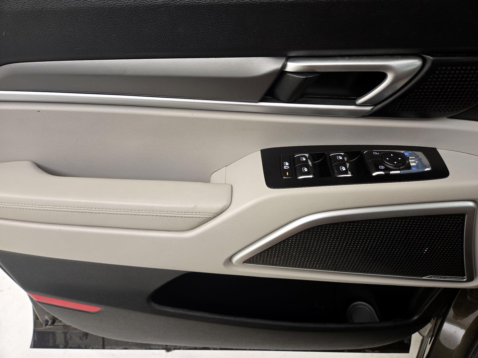 Thumbnail: 2020 Kia Telluride - 12