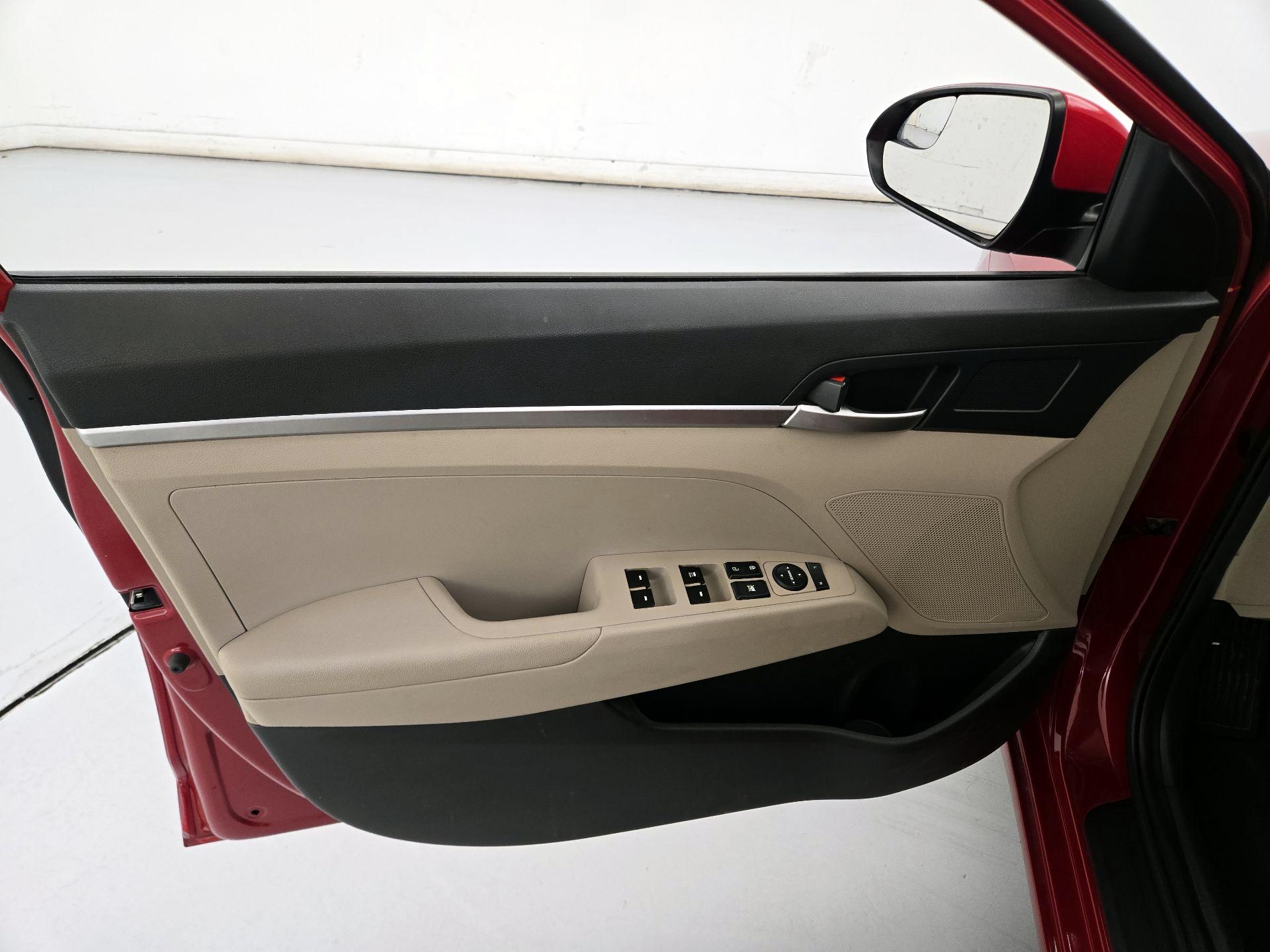 Thumbnail: 2020 Hyundai Elantra - 12