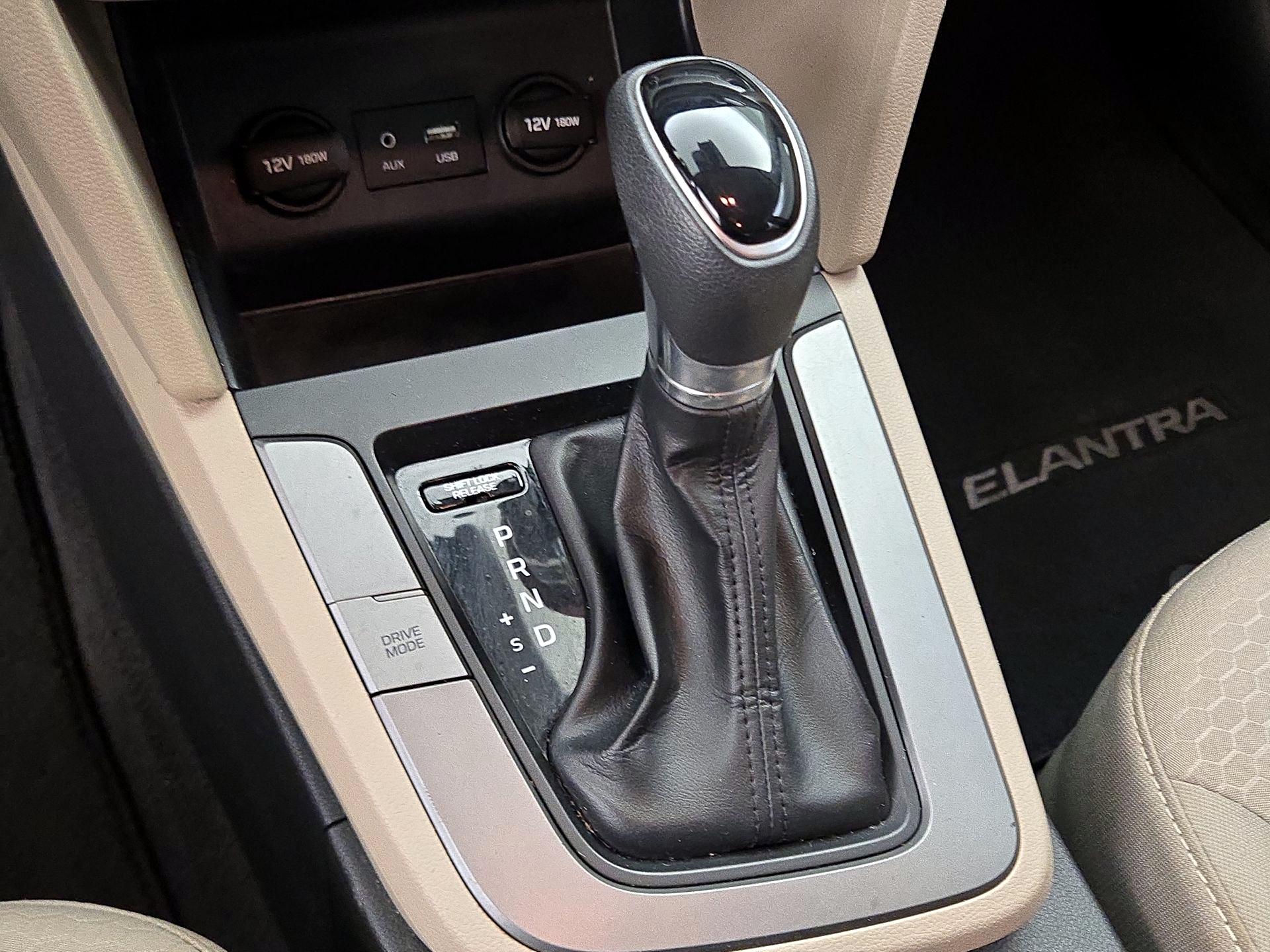 Thumbnail: 2020 Hyundai Elantra - 17