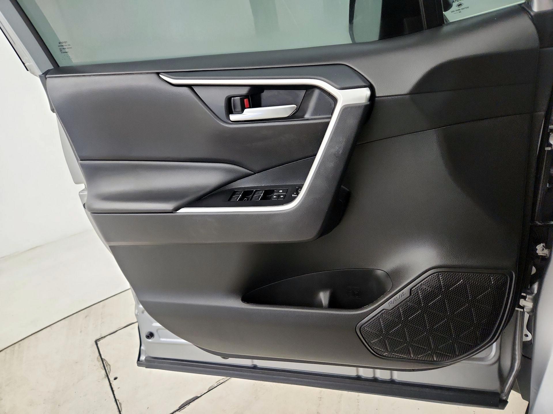 Thumbnail: 2025 Toyota RAV4 - 12