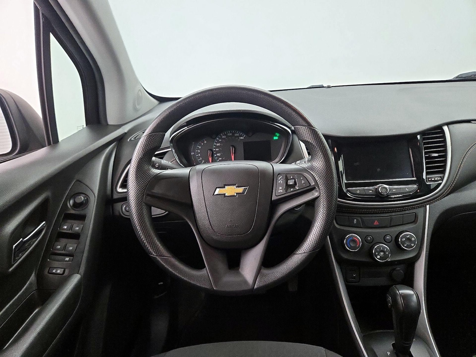 2021 Chevrolet Trax LS - Photo 11