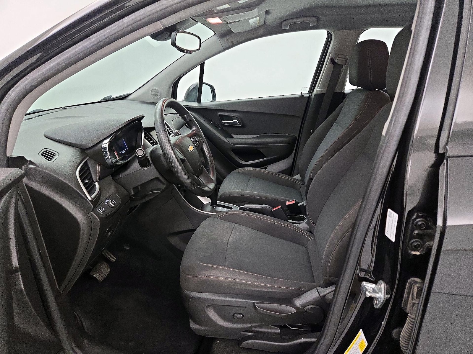 2021 Chevrolet Trax LS - Photo 12
