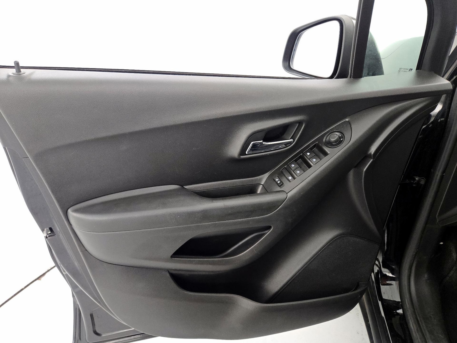 2021 Chevrolet Trax LS - Photo 13