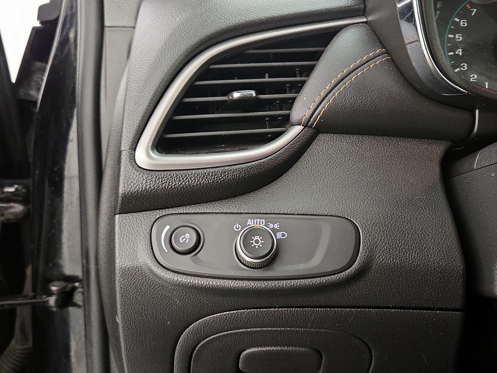 2021 Chevrolet Trax LS - Photo 14