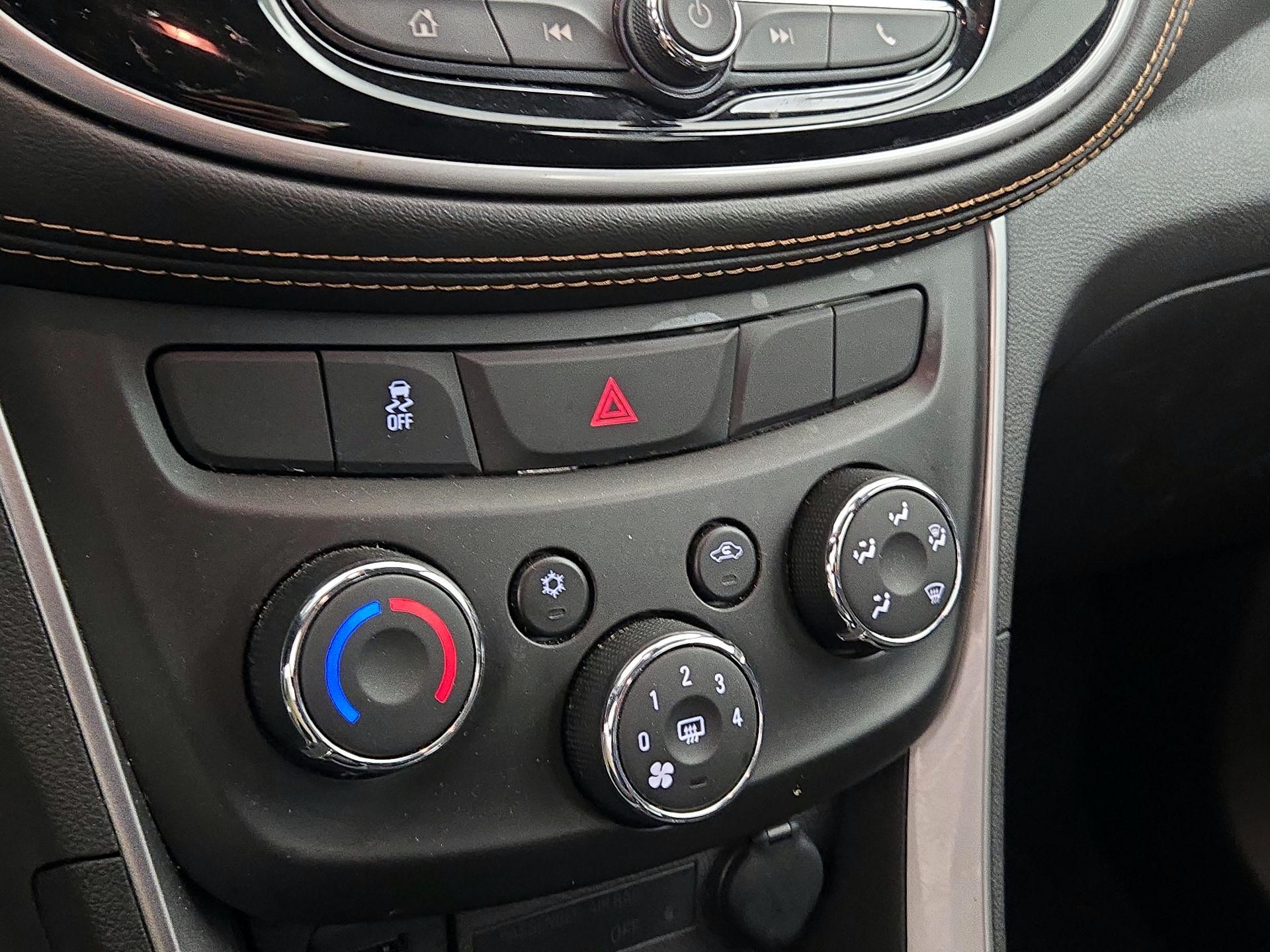 Thumbnail: 2021 Chevrolet Trax - 16