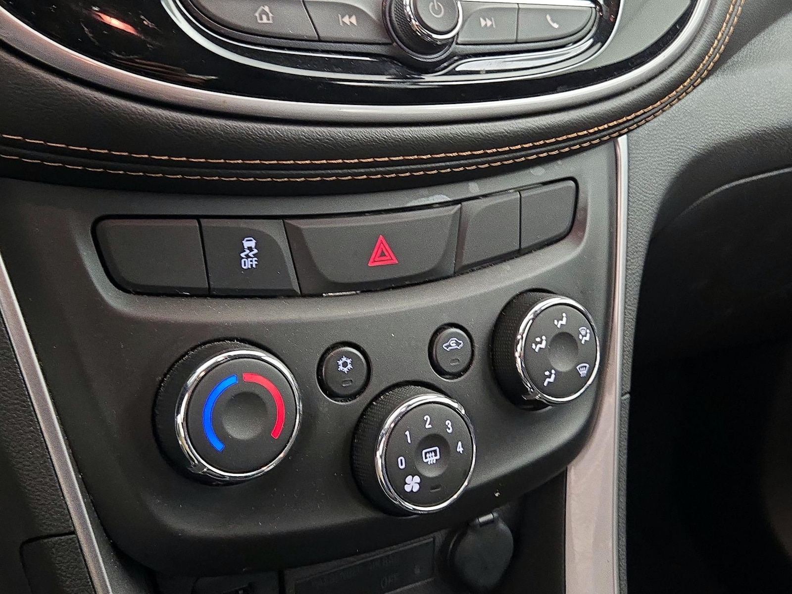 2021 Chevrolet Trax LS - Photo 17