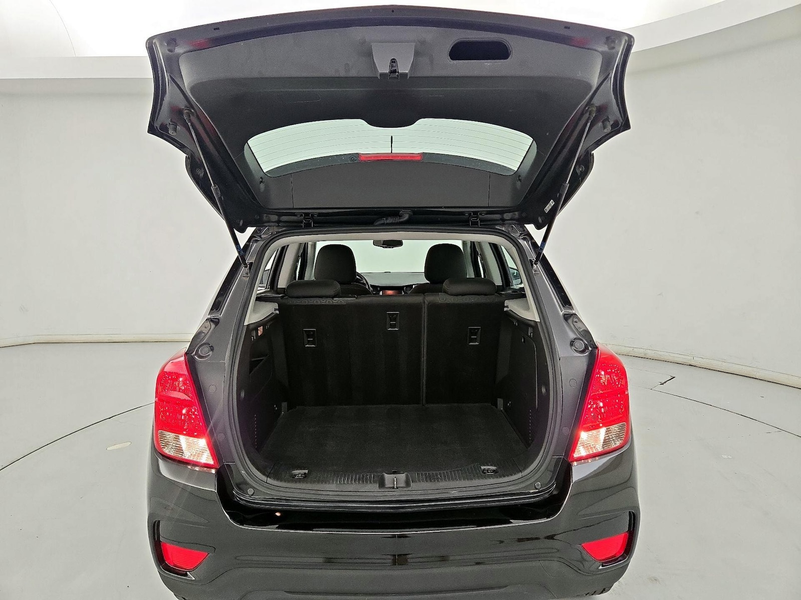 2021 Chevrolet Trax LS - Photo 21