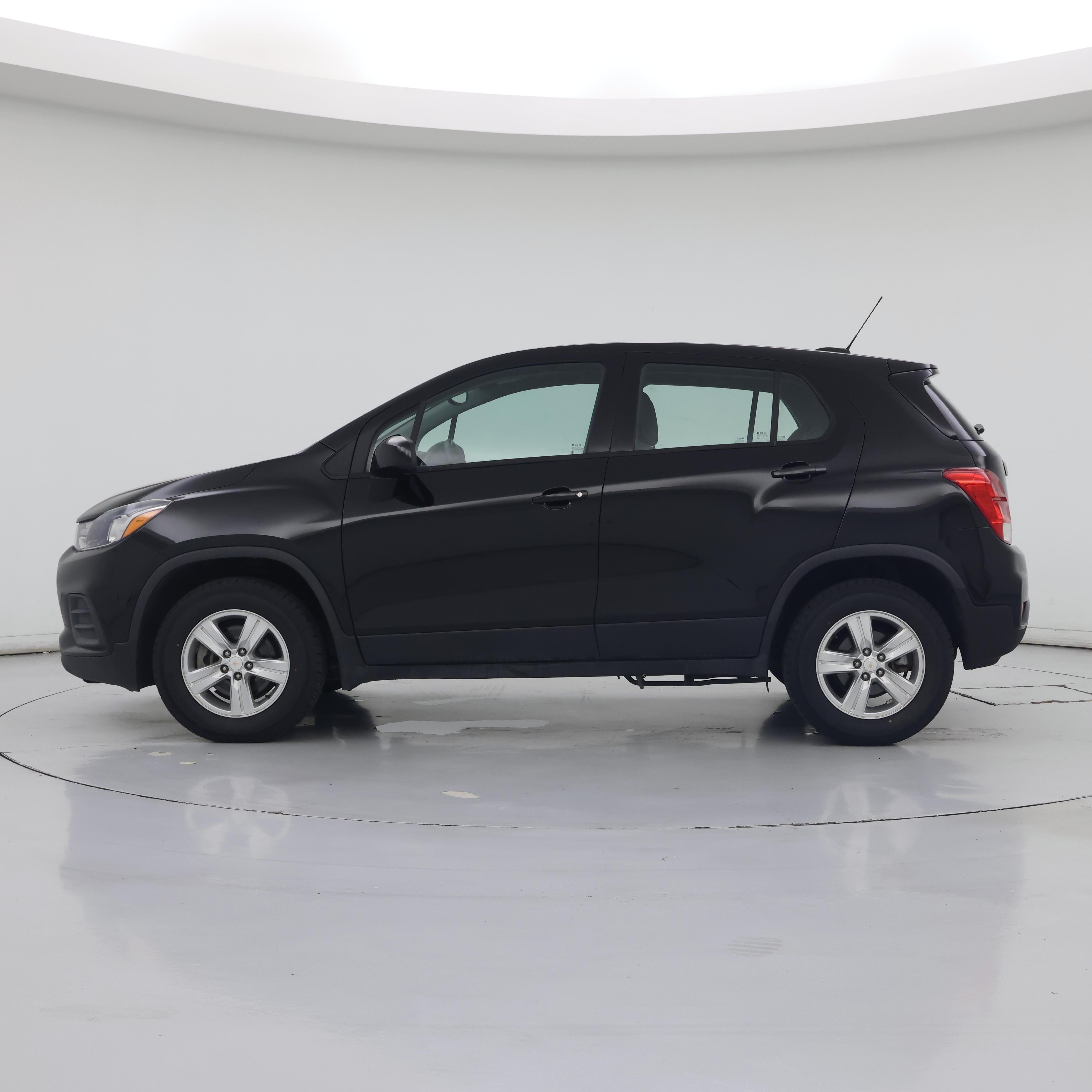 Thumbnail: 2021 Chevrolet Trax - 3