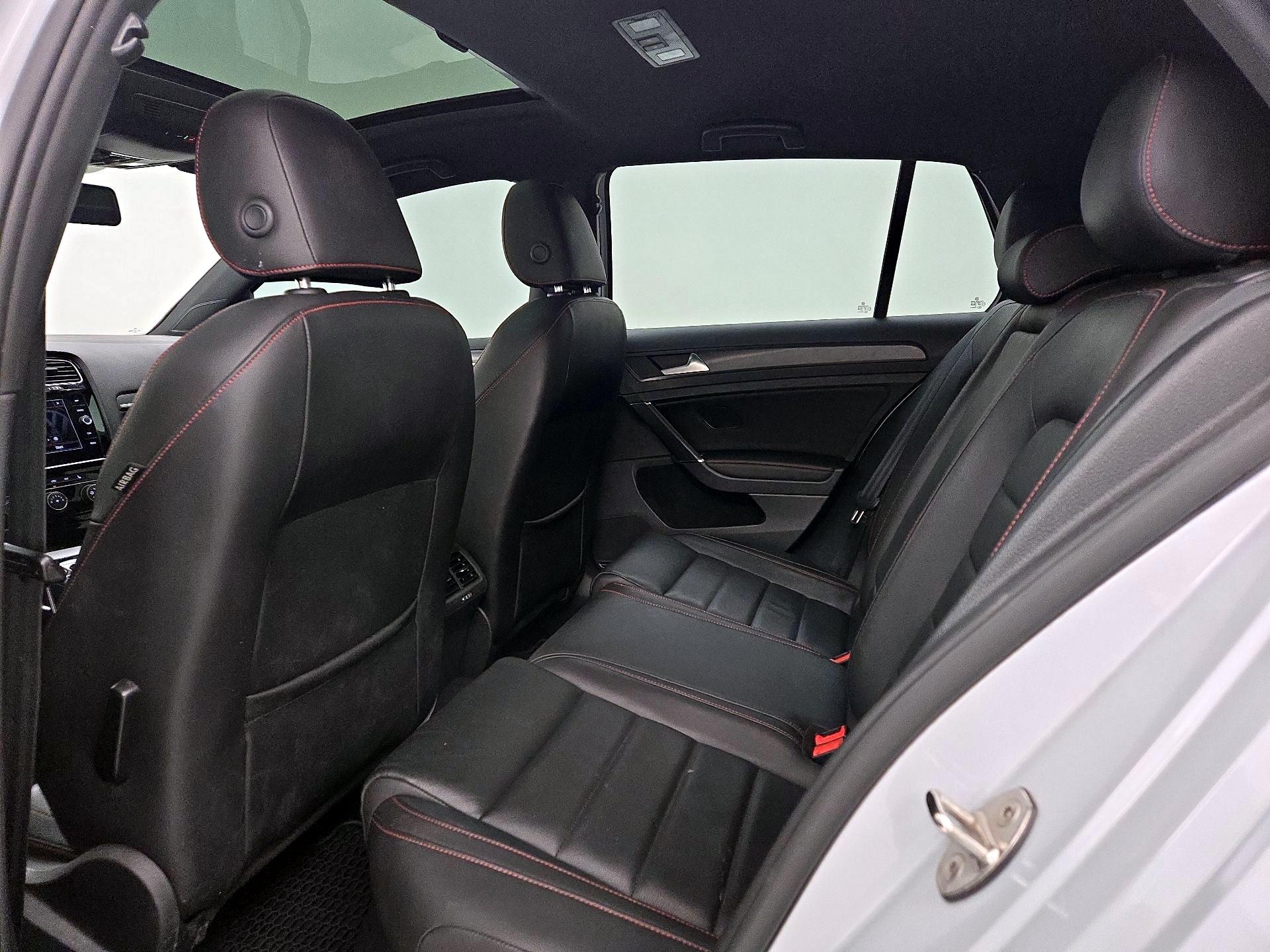 Thumbnail: 2020 Volkswagen Golf - 20