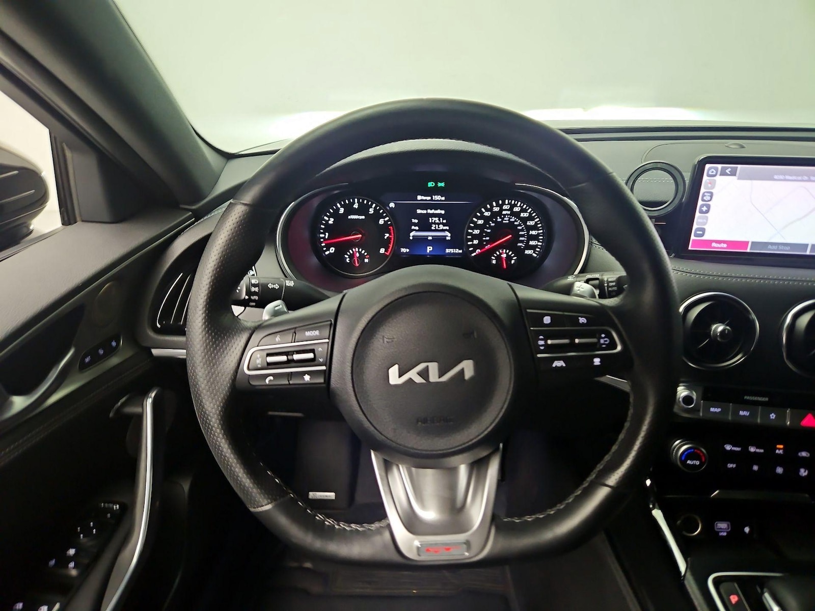2022 Kia Stinger GT2 - Photo 11