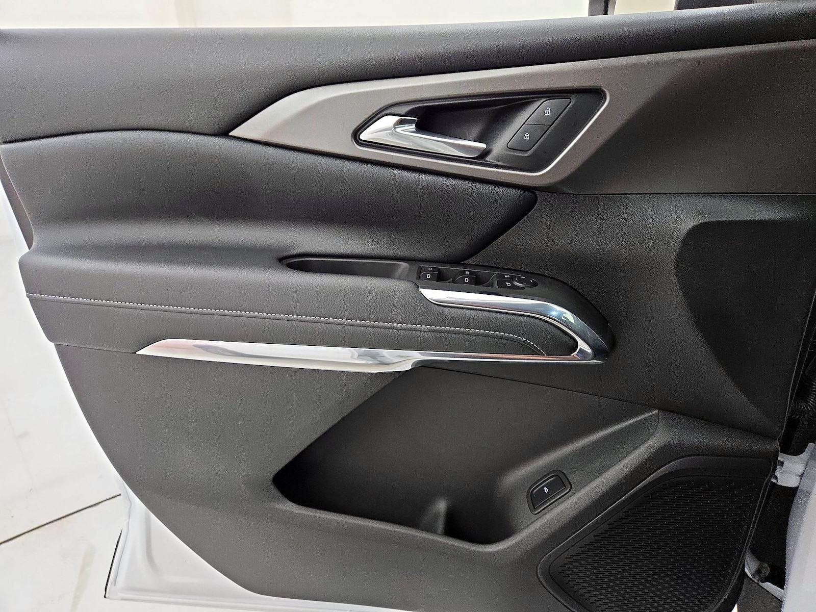 2025 Chevrolet Traverse LT - Photo 13