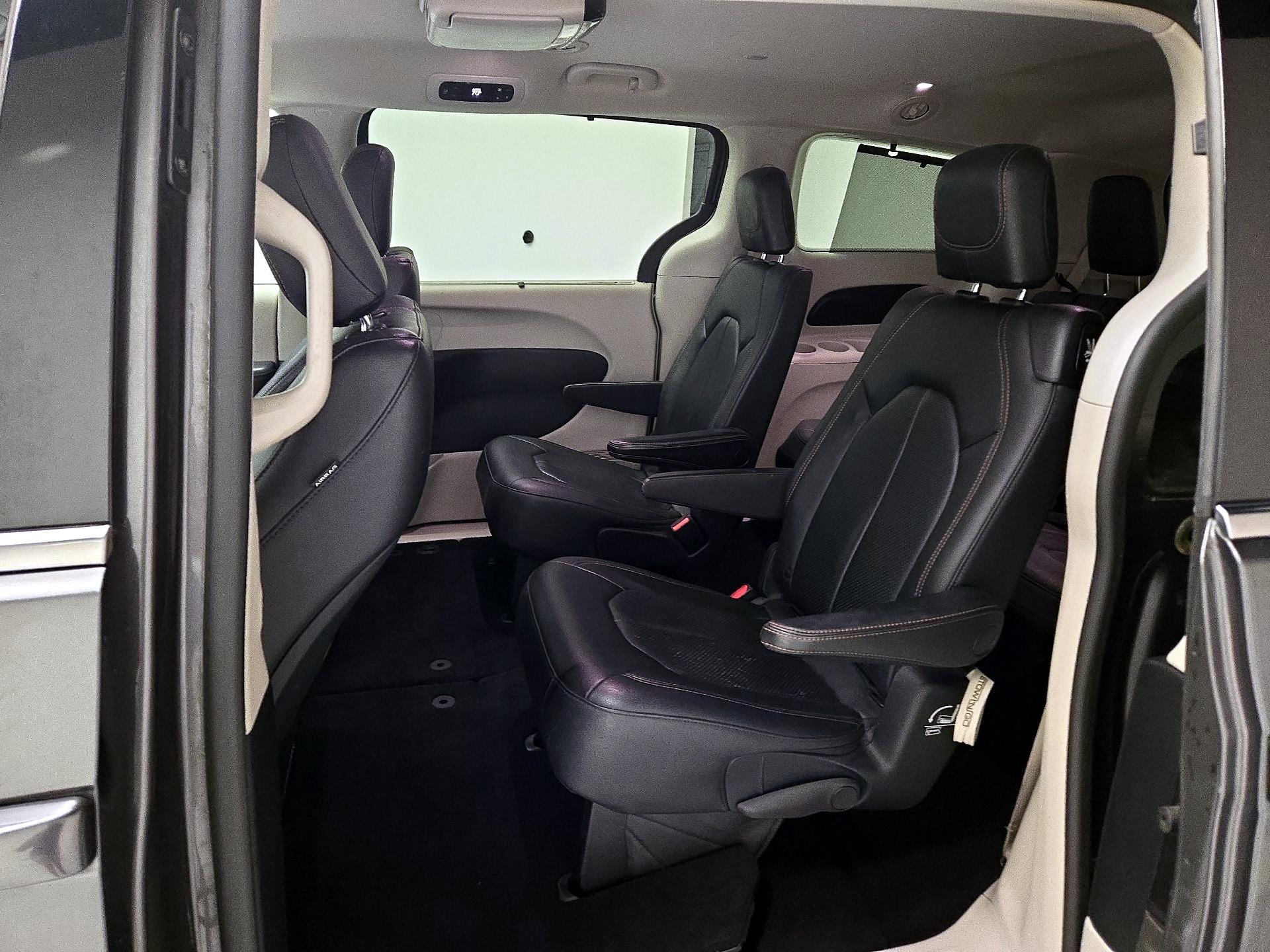 Thumbnail: 2019 Chrysler Pacifica - 18