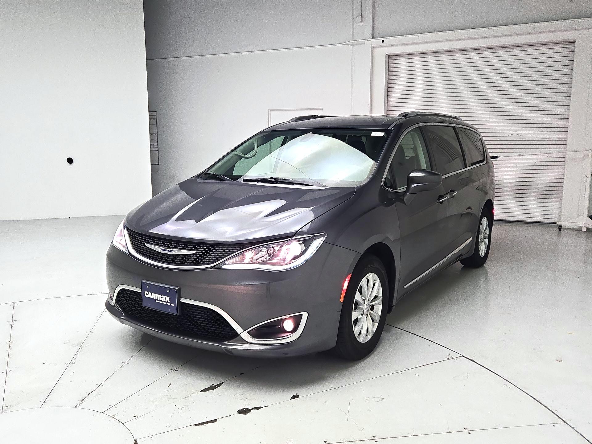 Thumbnail: 2019 Chrysler Pacifica - 3