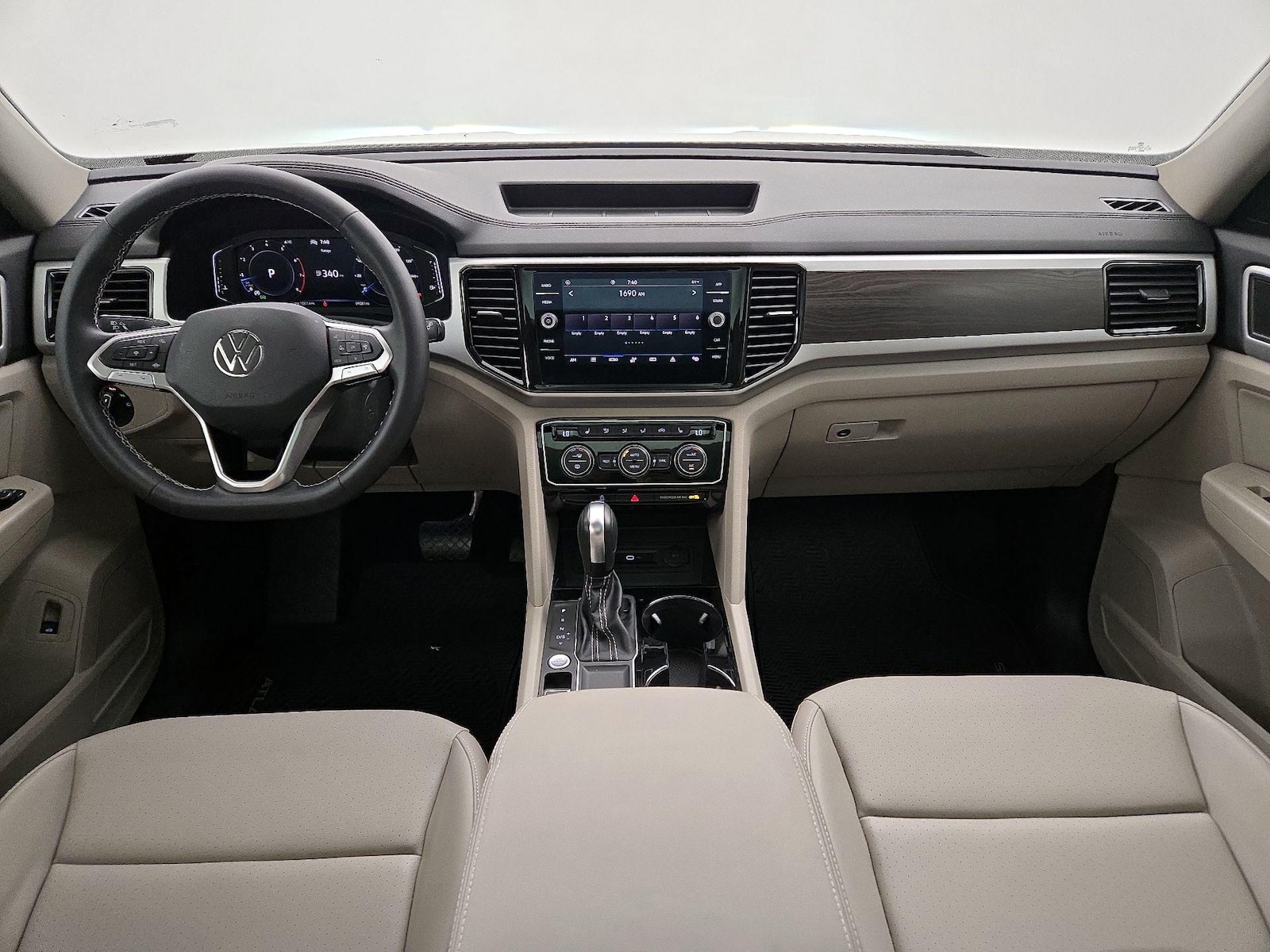 2023 Volkswagen Atlas SE w/Tech - Photo 10