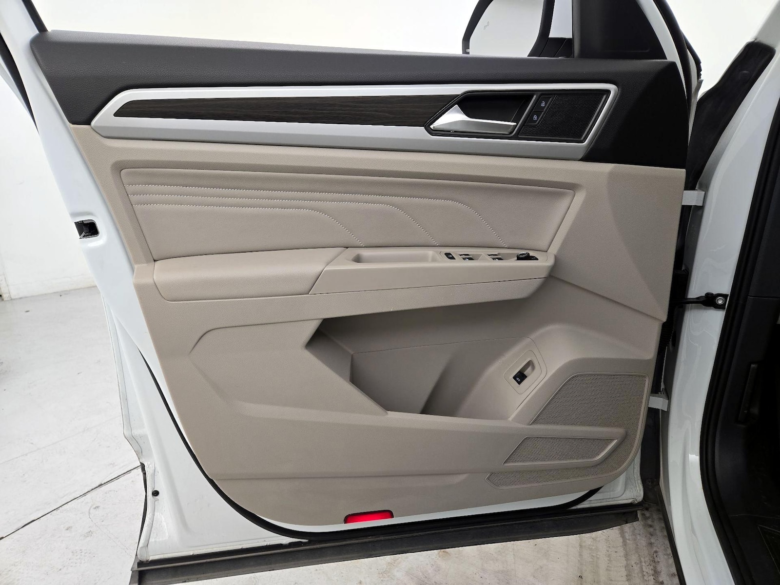 2023 Volkswagen Atlas SE w/Tech - Photo 13