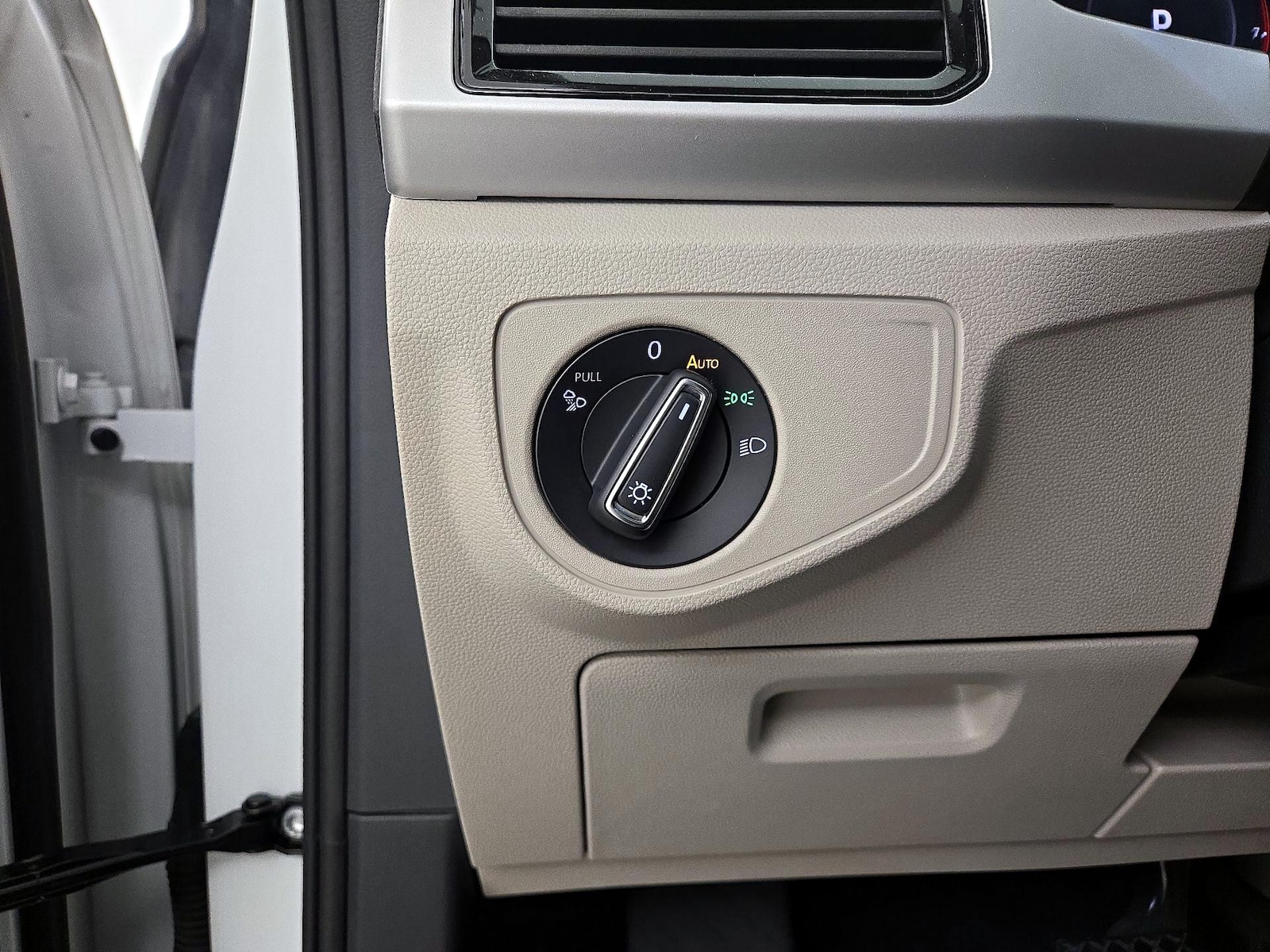 2023 Volkswagen Atlas SE w/Tech - Photo 14
