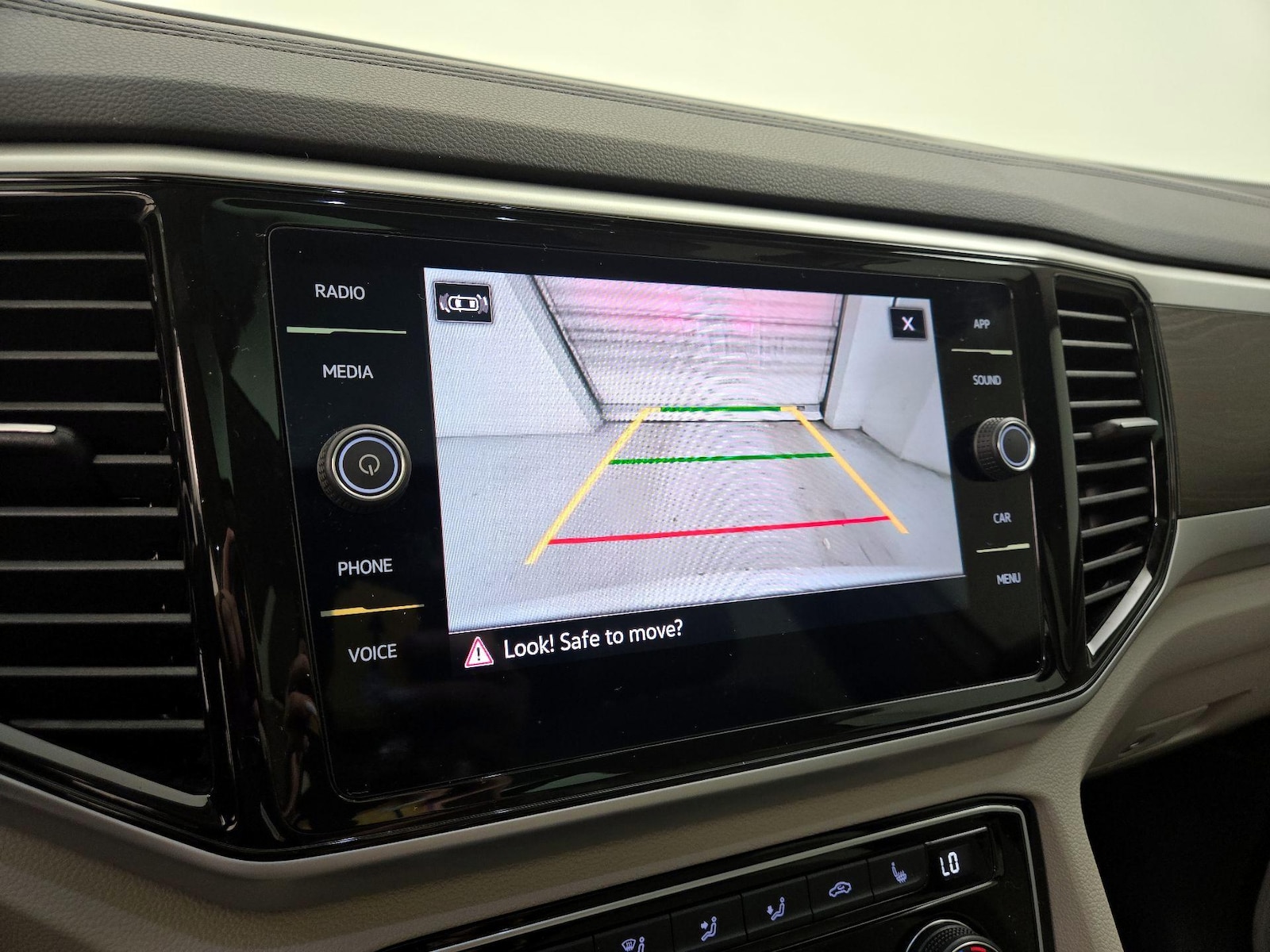 2023 Volkswagen Atlas SE w/Tech - Photo 15