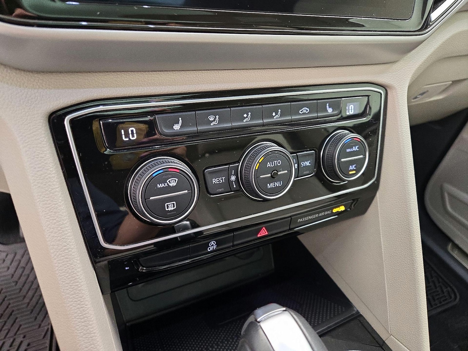 2023 Volkswagen Atlas SE w/Tech - Photo 17
