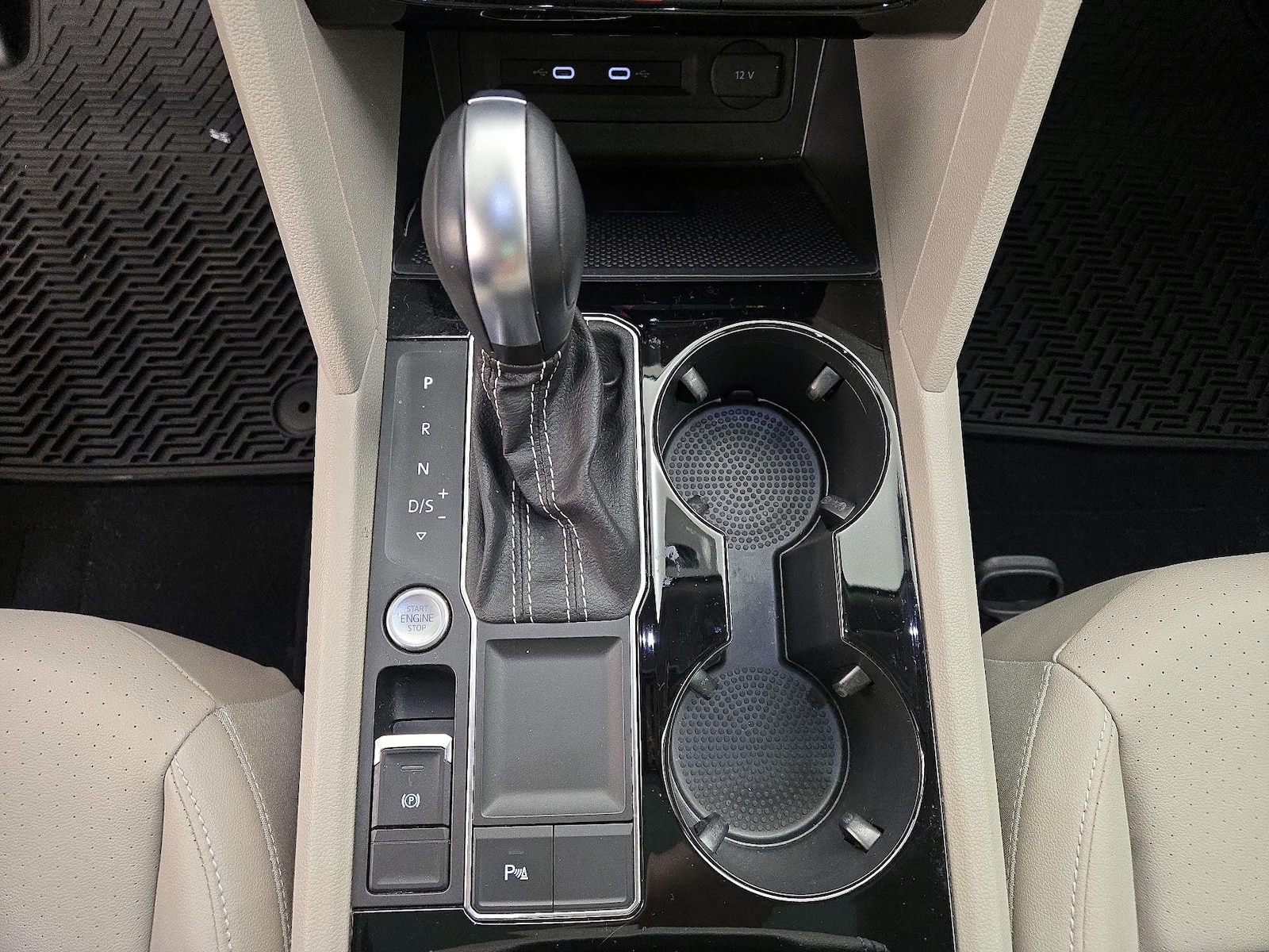 2023 Volkswagen Atlas SE w/Tech - Photo 18