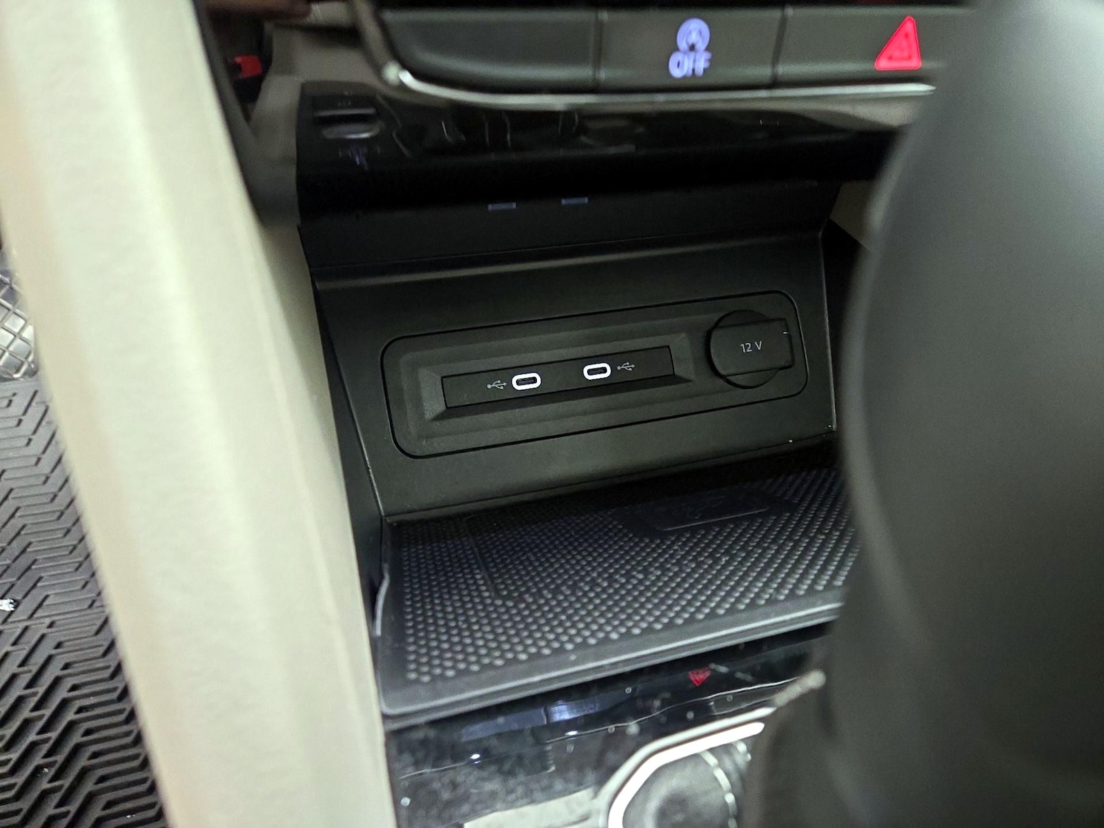 2023 Volkswagen Atlas SE w/Tech - Photo 19