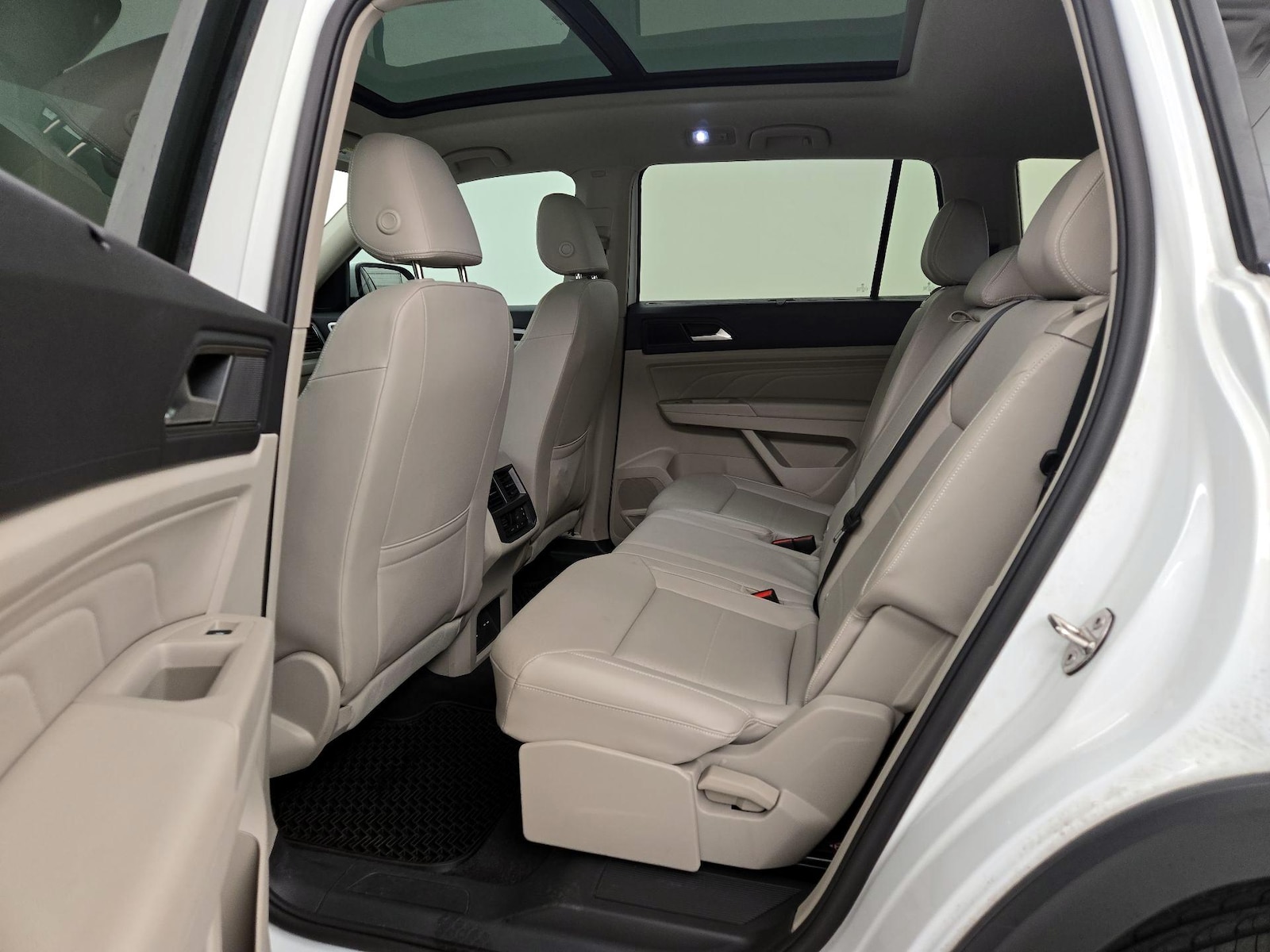 2023 Volkswagen Atlas SE w/Tech - Photo 21