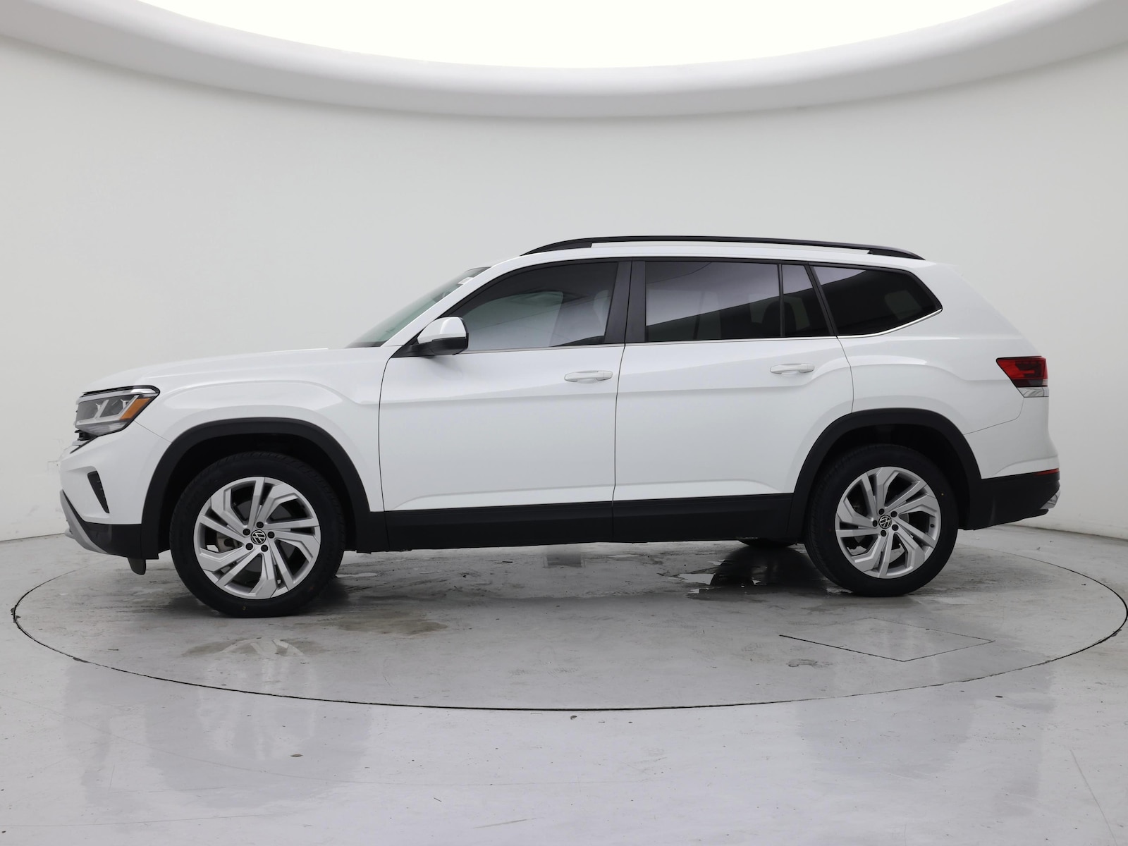 2023 Volkswagen Atlas SE w/Tech - Photo 4