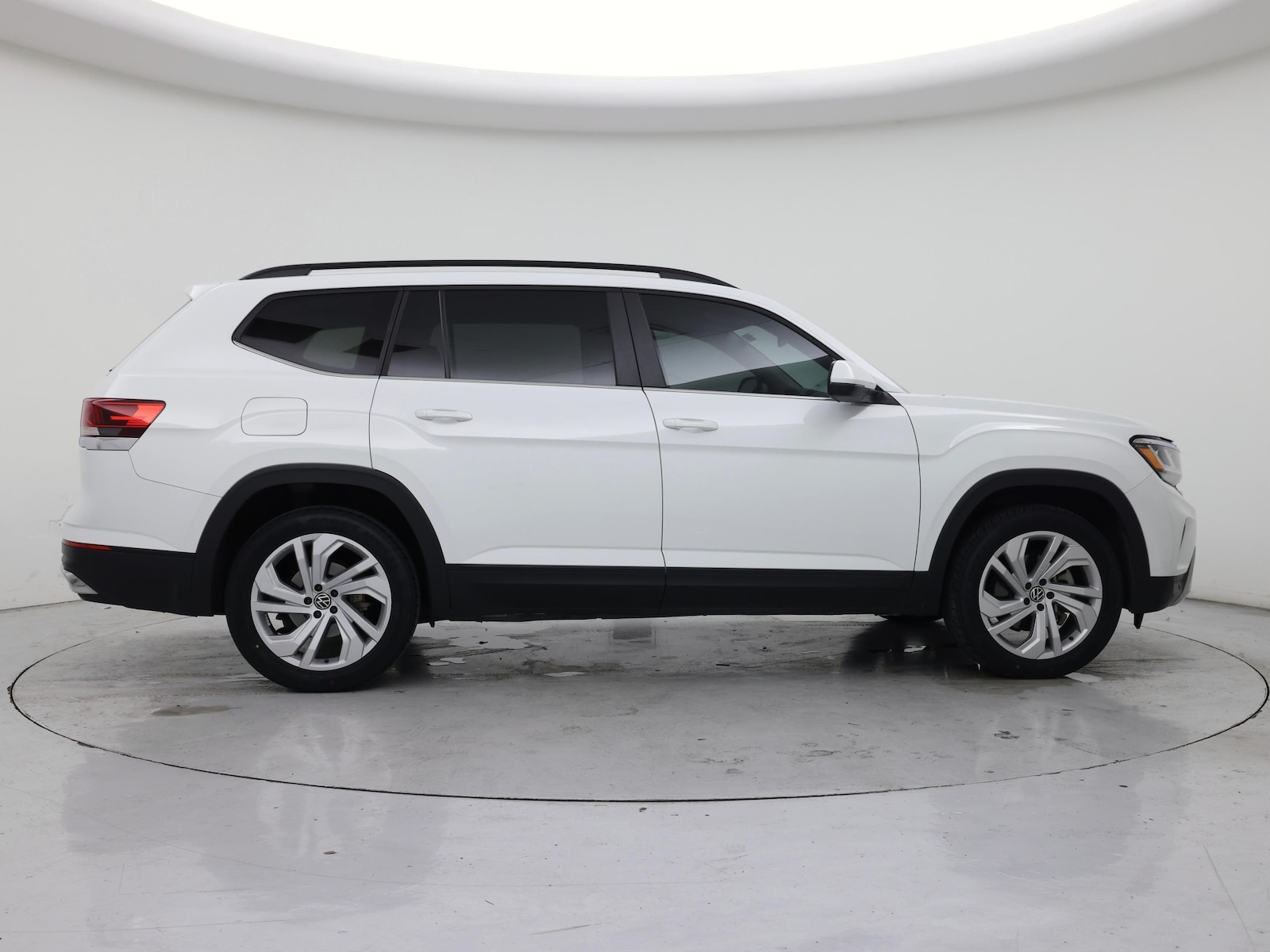 2023 Volkswagen Atlas SE w/Tech - Photo 8