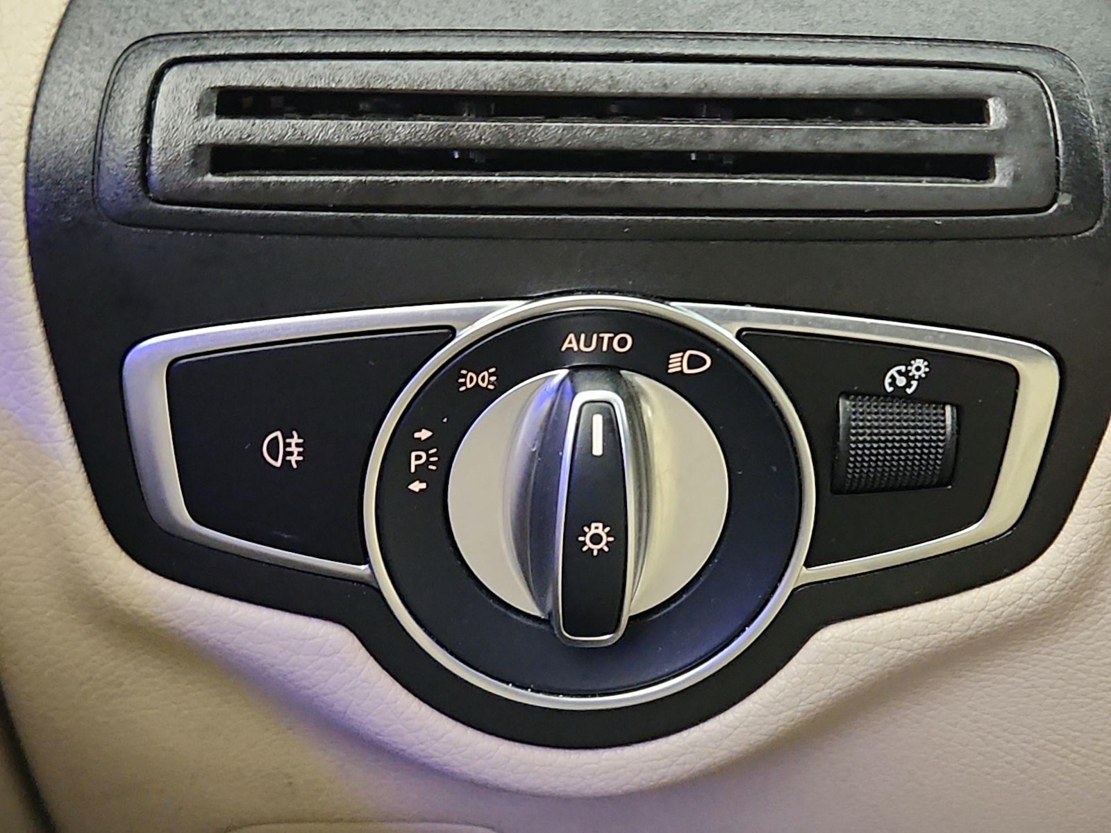 2021 Mercedes-Benz GLC GLC300 - Photo 14