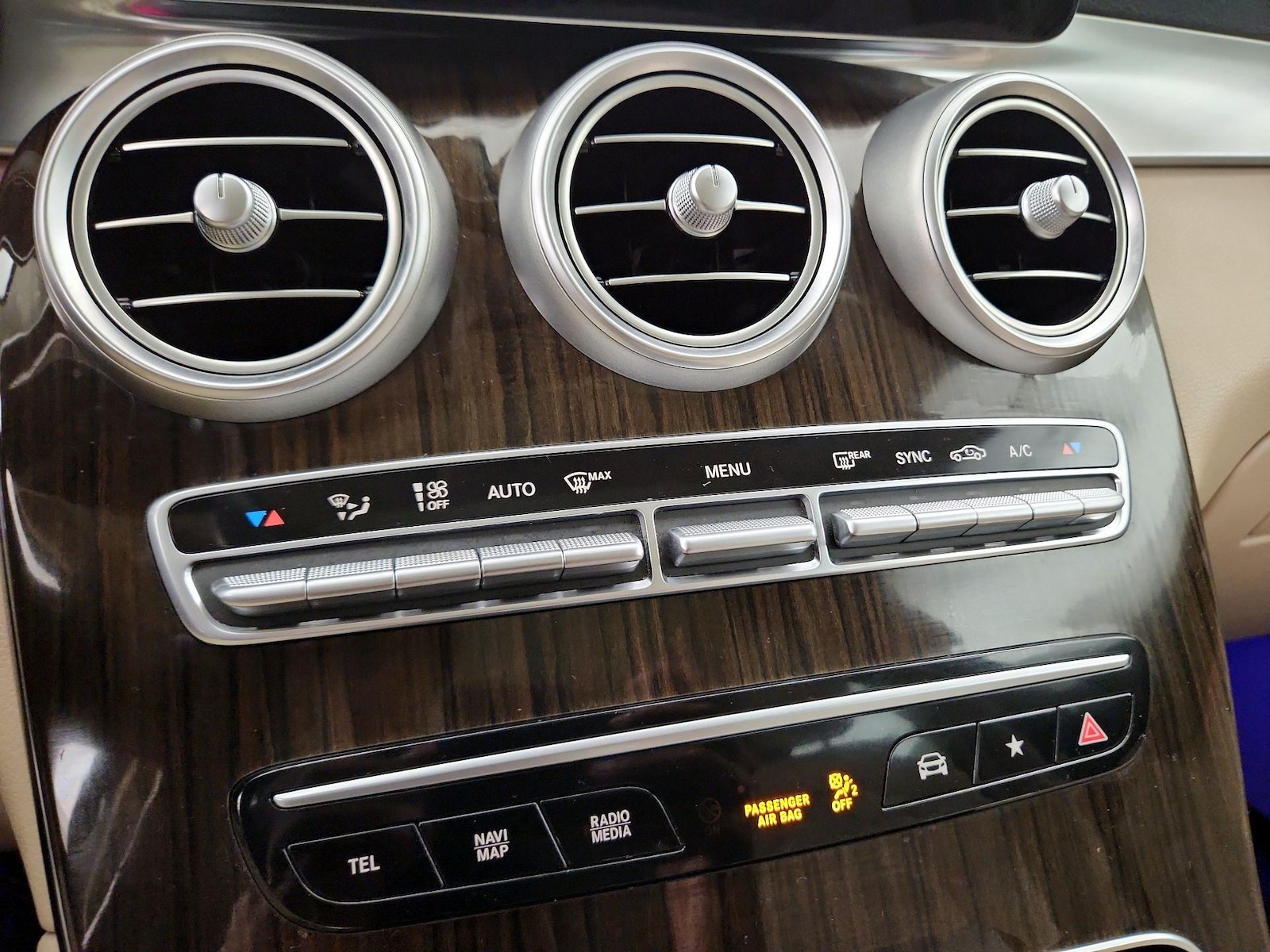 2021 Mercedes-Benz GLC GLC300 - Photo 17