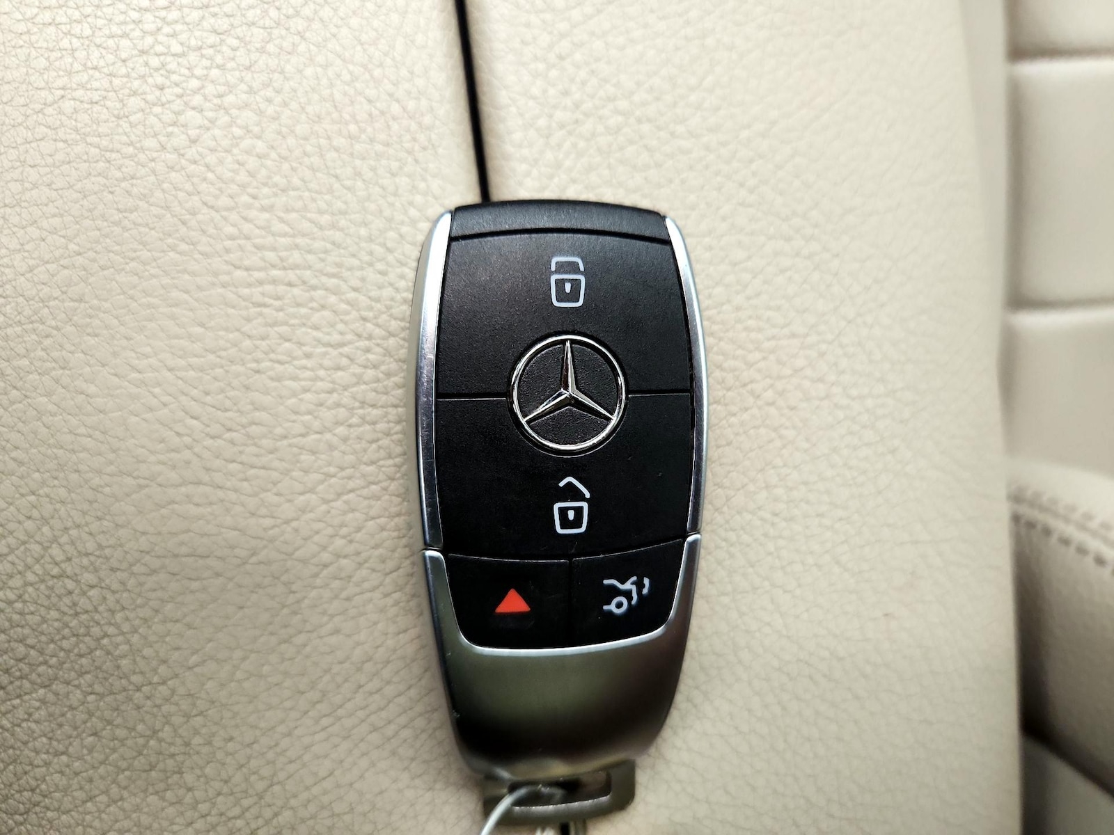 2021 Mercedes-Benz GLC GLC300 - Photo 24