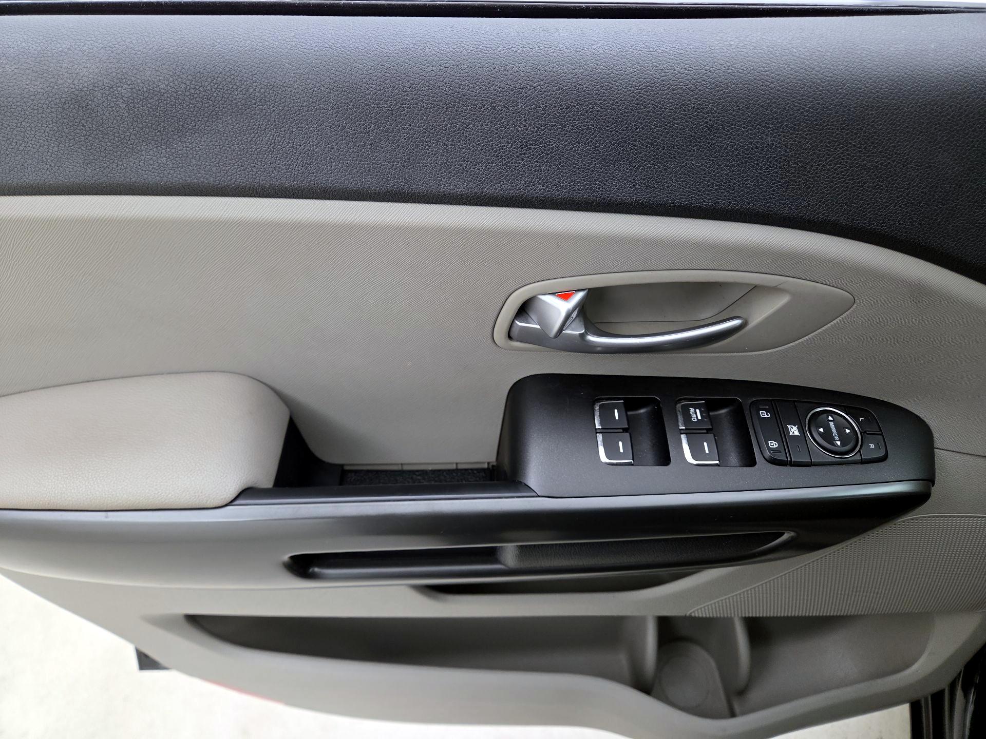 Thumbnail: 2020 Kia Sedona - 12