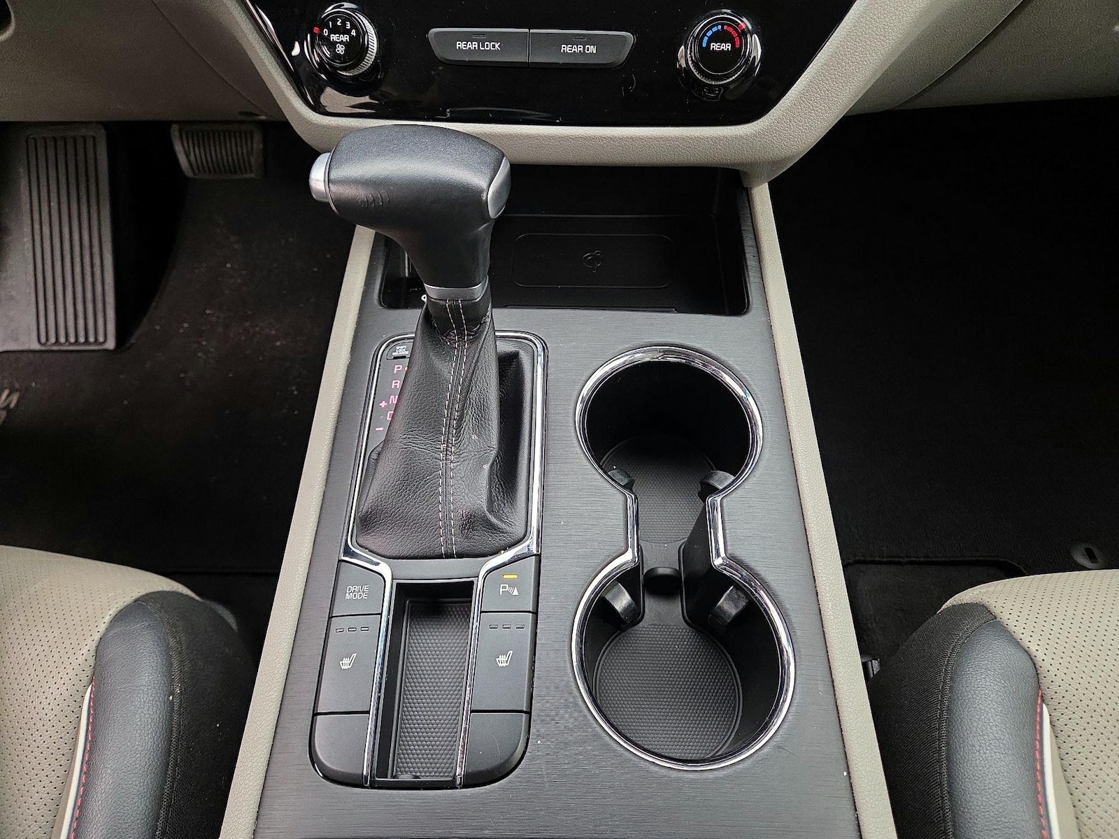 2020 Kia Sedona EX - Photo 18