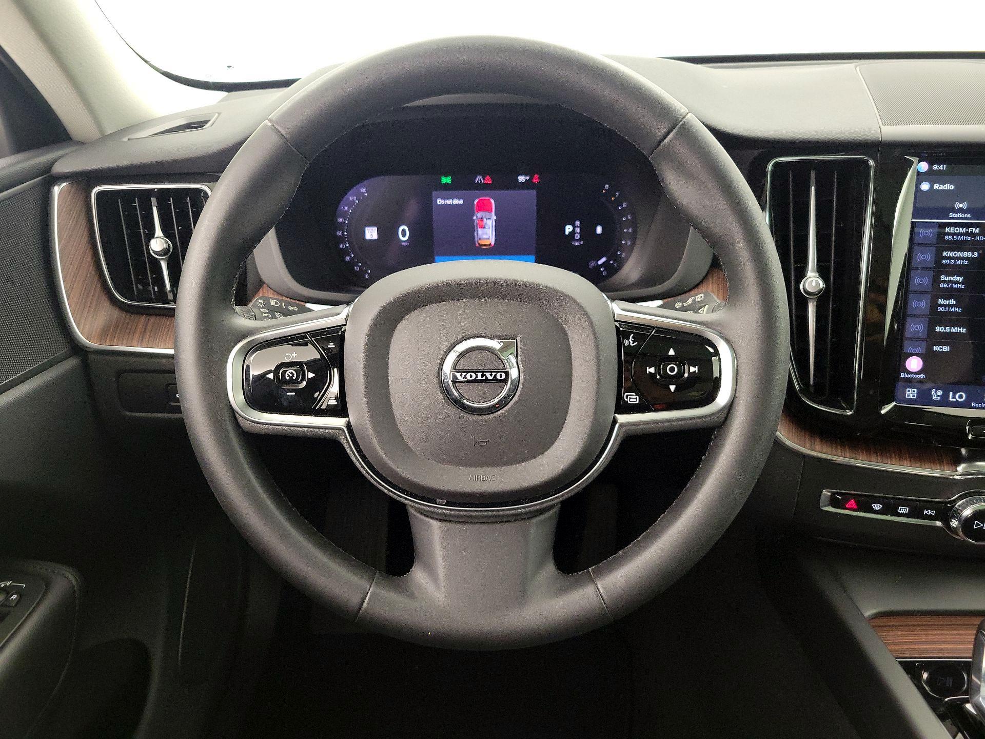 Thumbnail: 2023 Volvo XC60 - 10