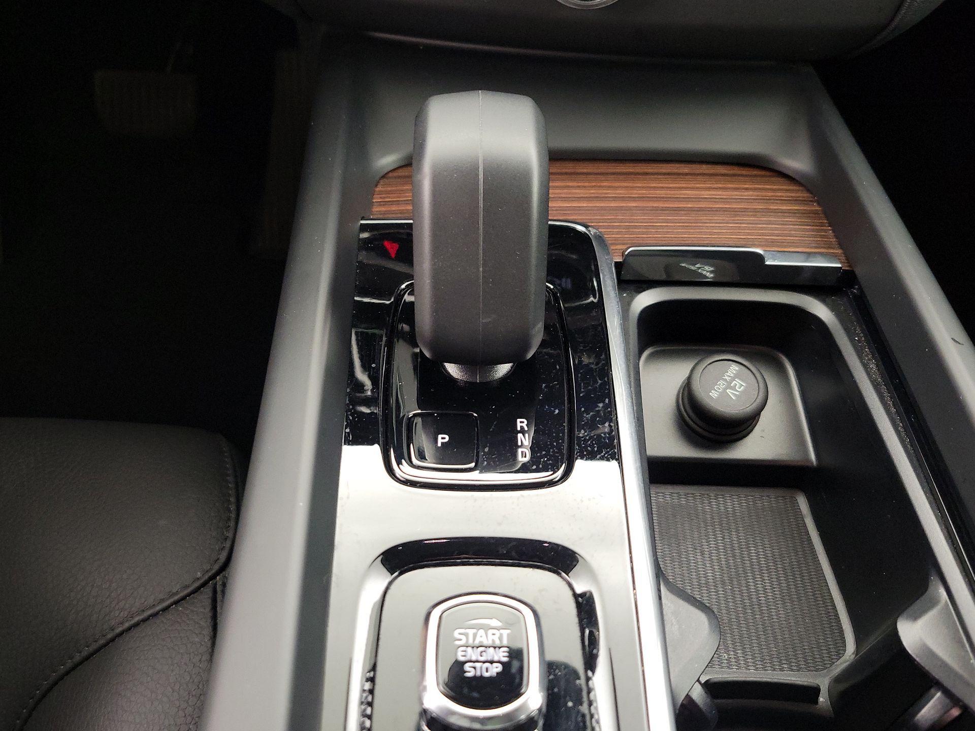 Thumbnail: 2023 Volvo XC60 - 17