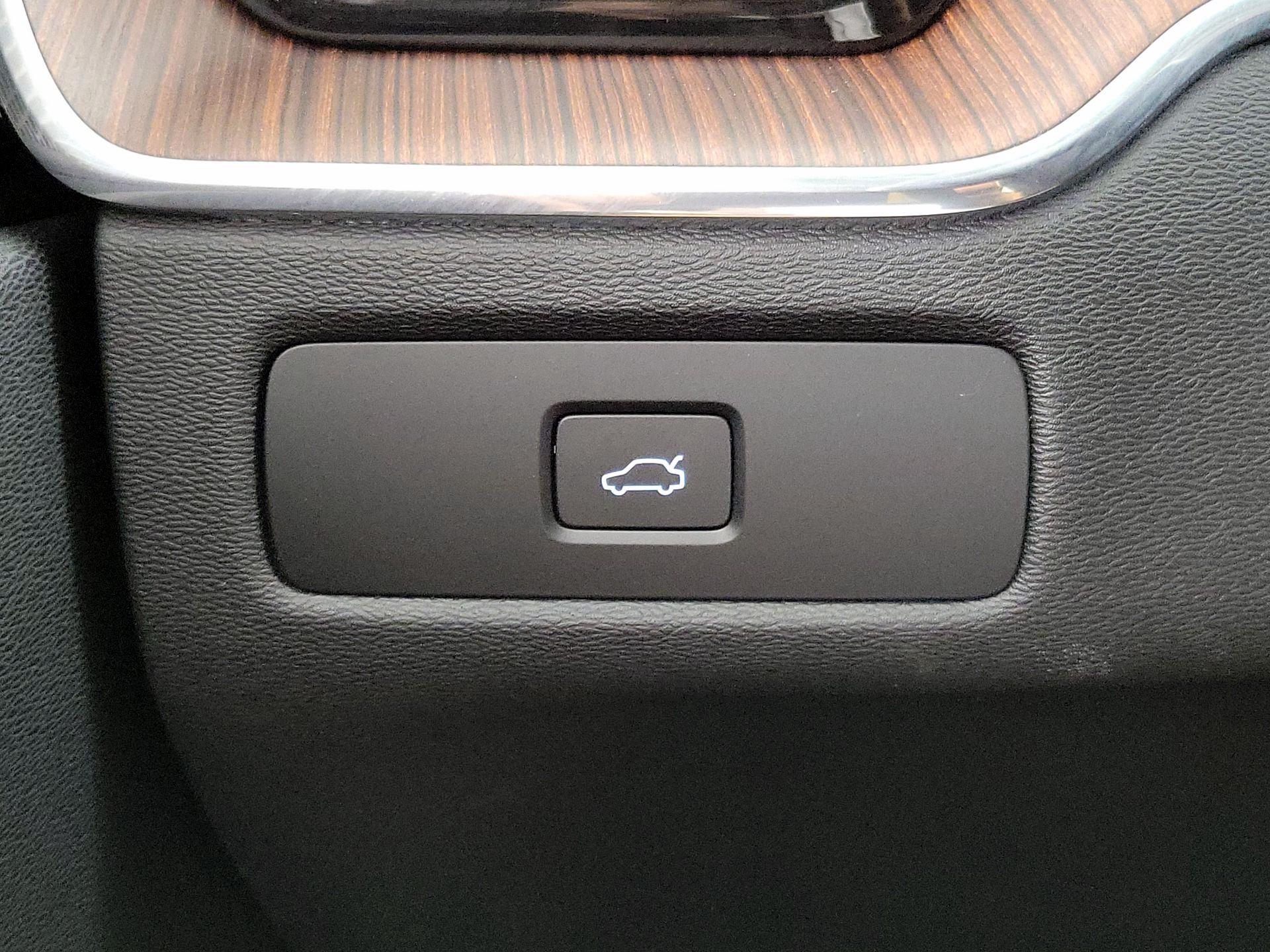 Thumbnail: 2023 Volvo XC60 - 13