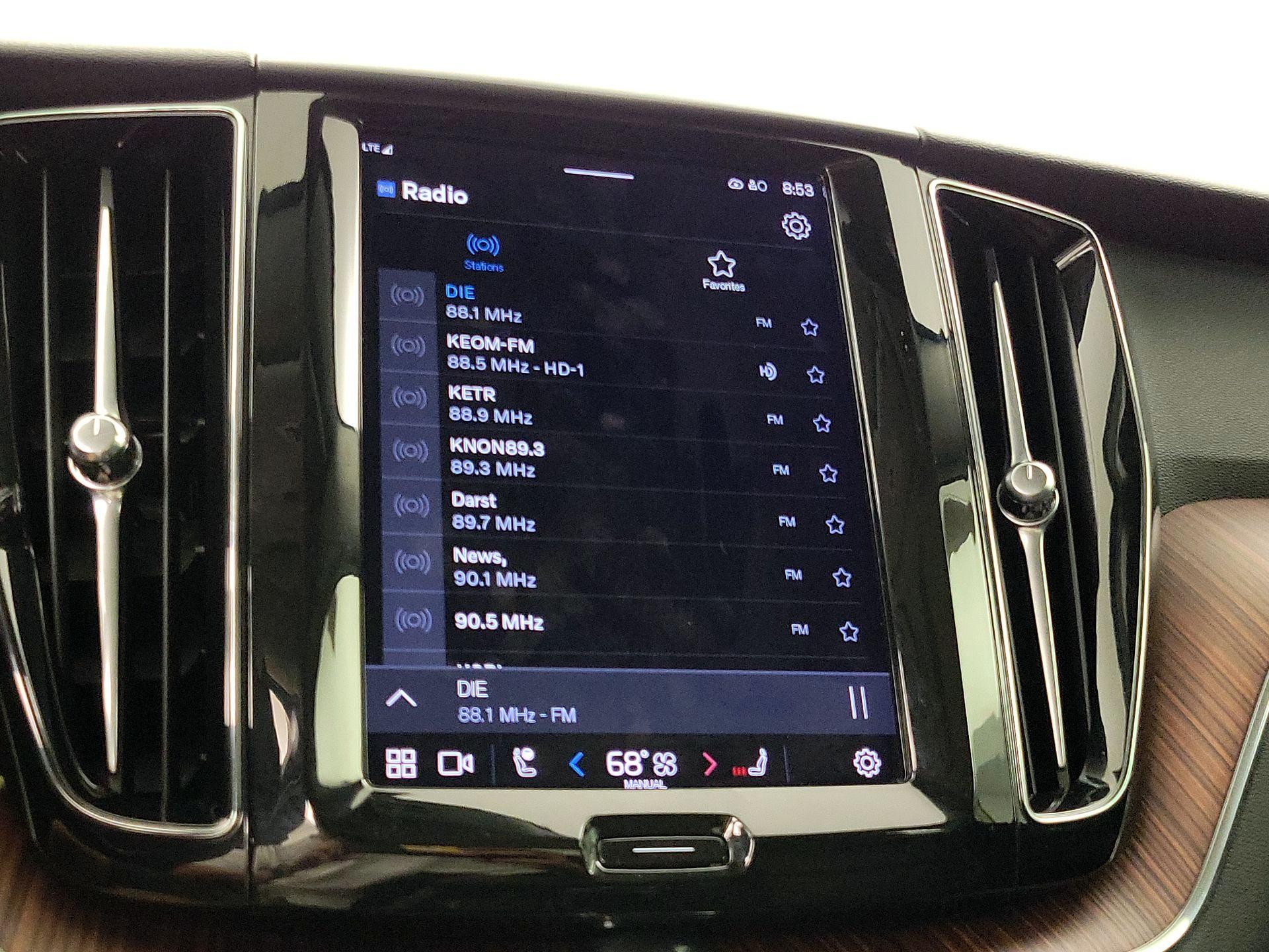 Thumbnail: 2023 Volvo XC60 - 15