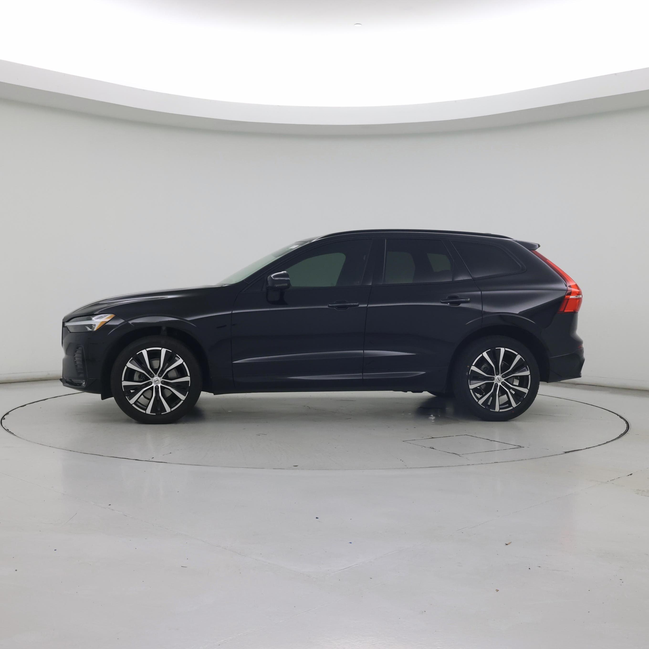 Thumbnail: 2023 Volvo XC60 - 3