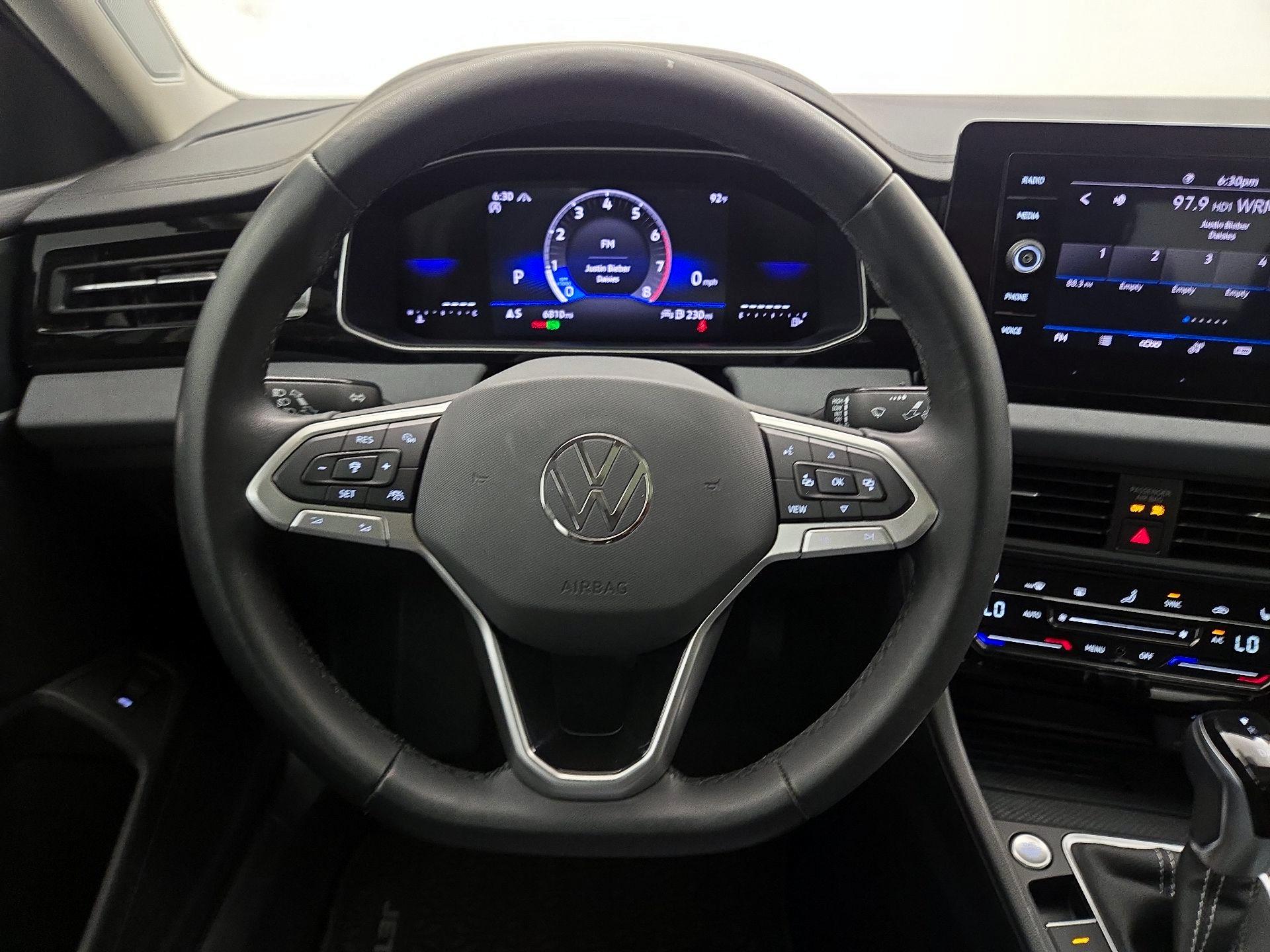Thumbnail: 2025 Volkswagen Jetta - 10