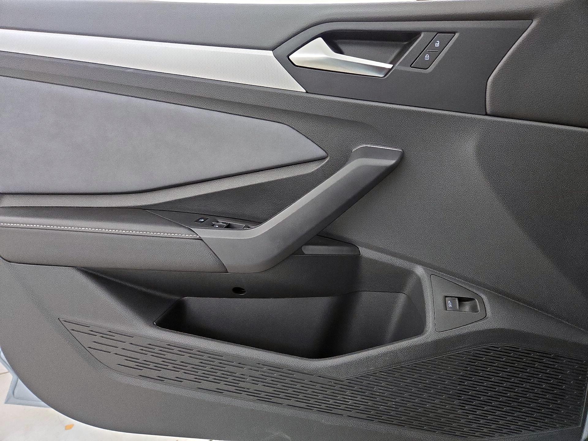 Thumbnail: 2025 Volkswagen Jetta - 12