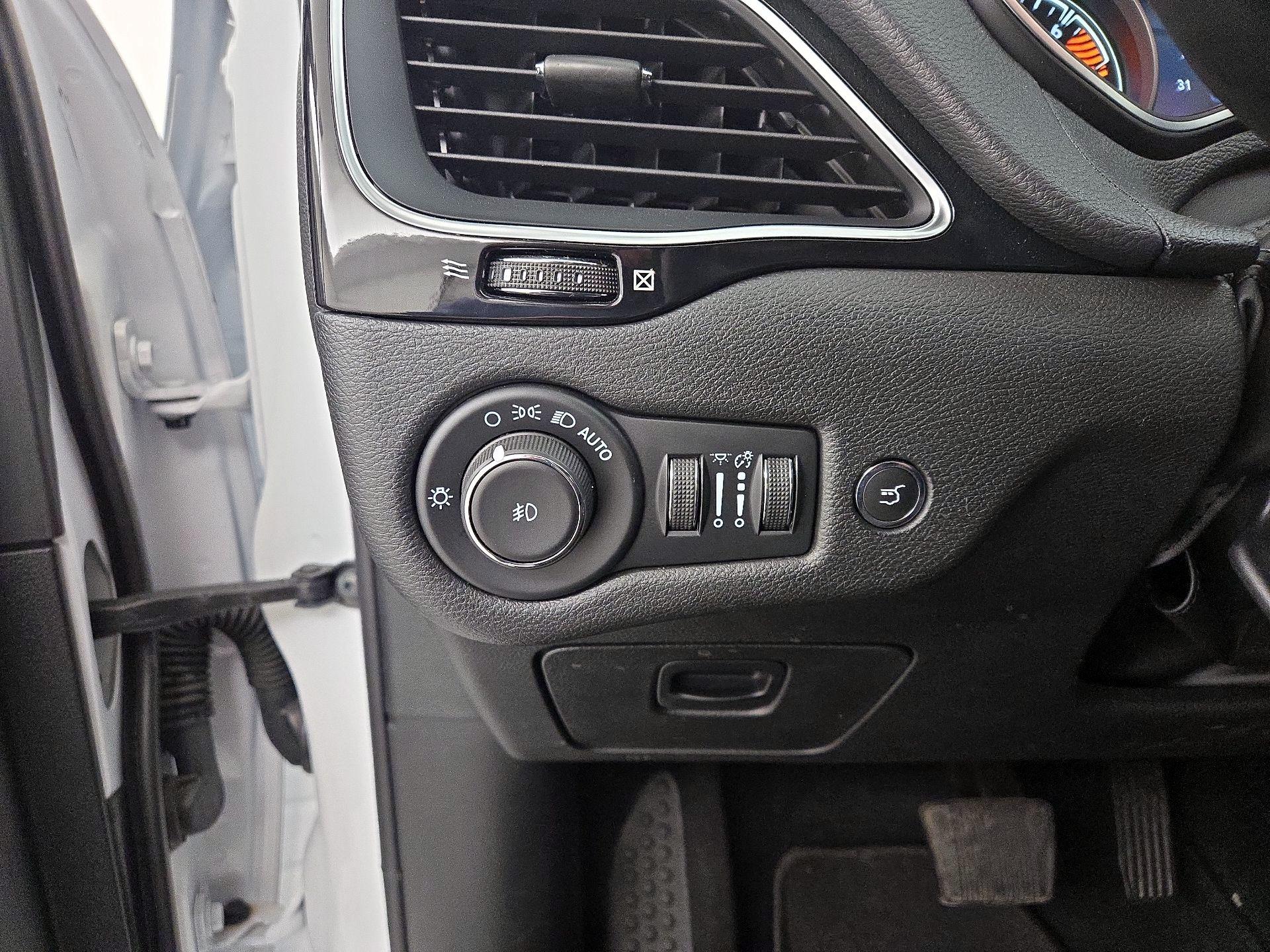 Thumbnail: 2023 Jeep Cherokee - 13