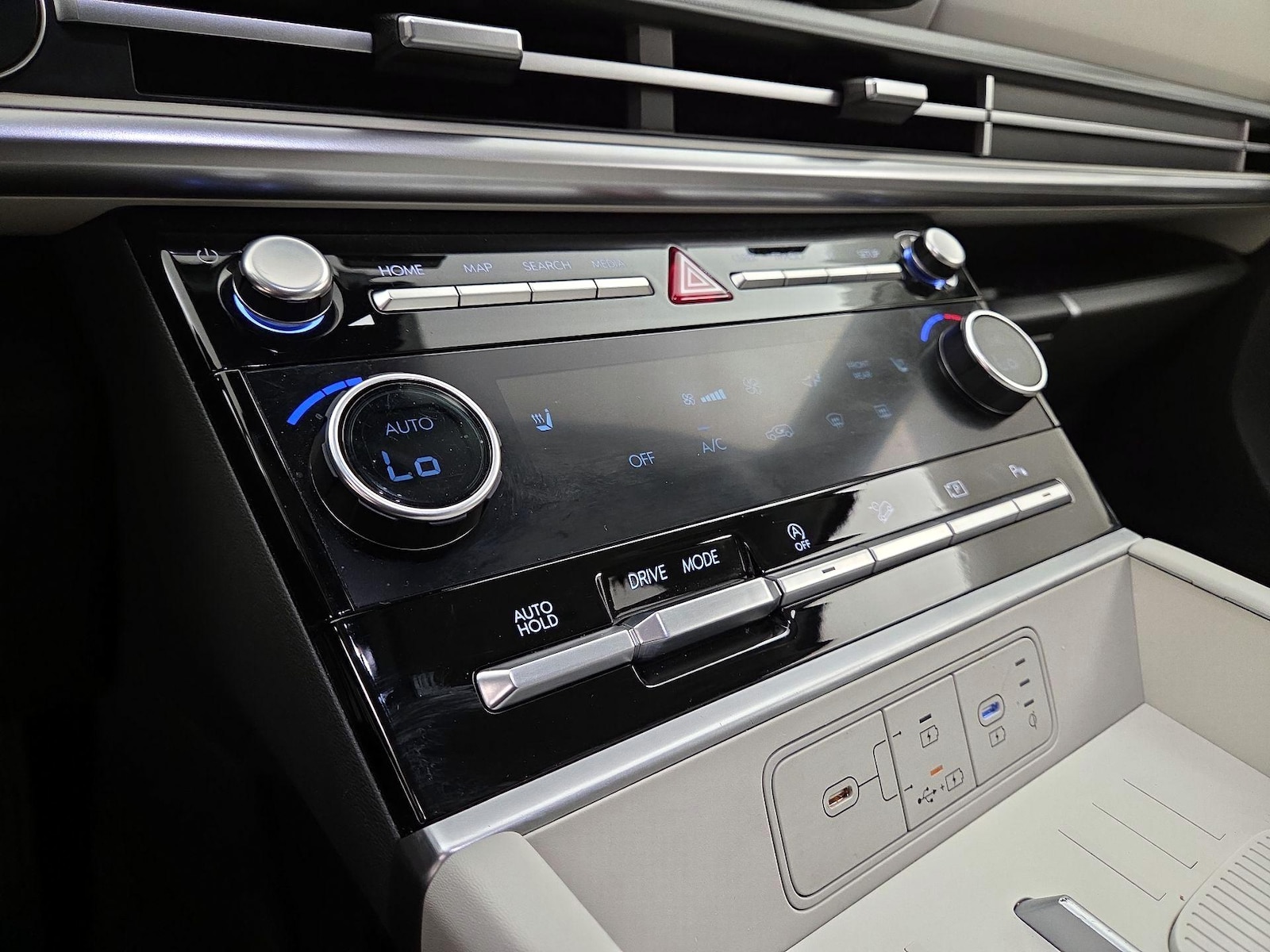 2025 Hyundai Santa Fe SEL - Photo 17