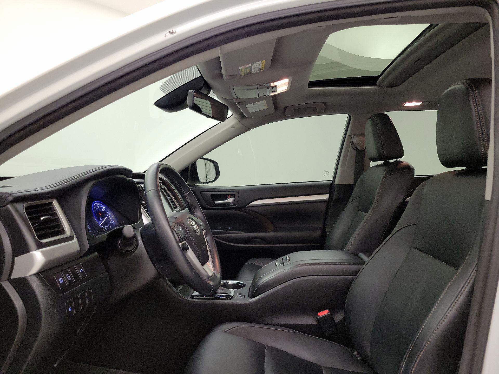 Thumbnail: 2017 Toyota Highlander - 19