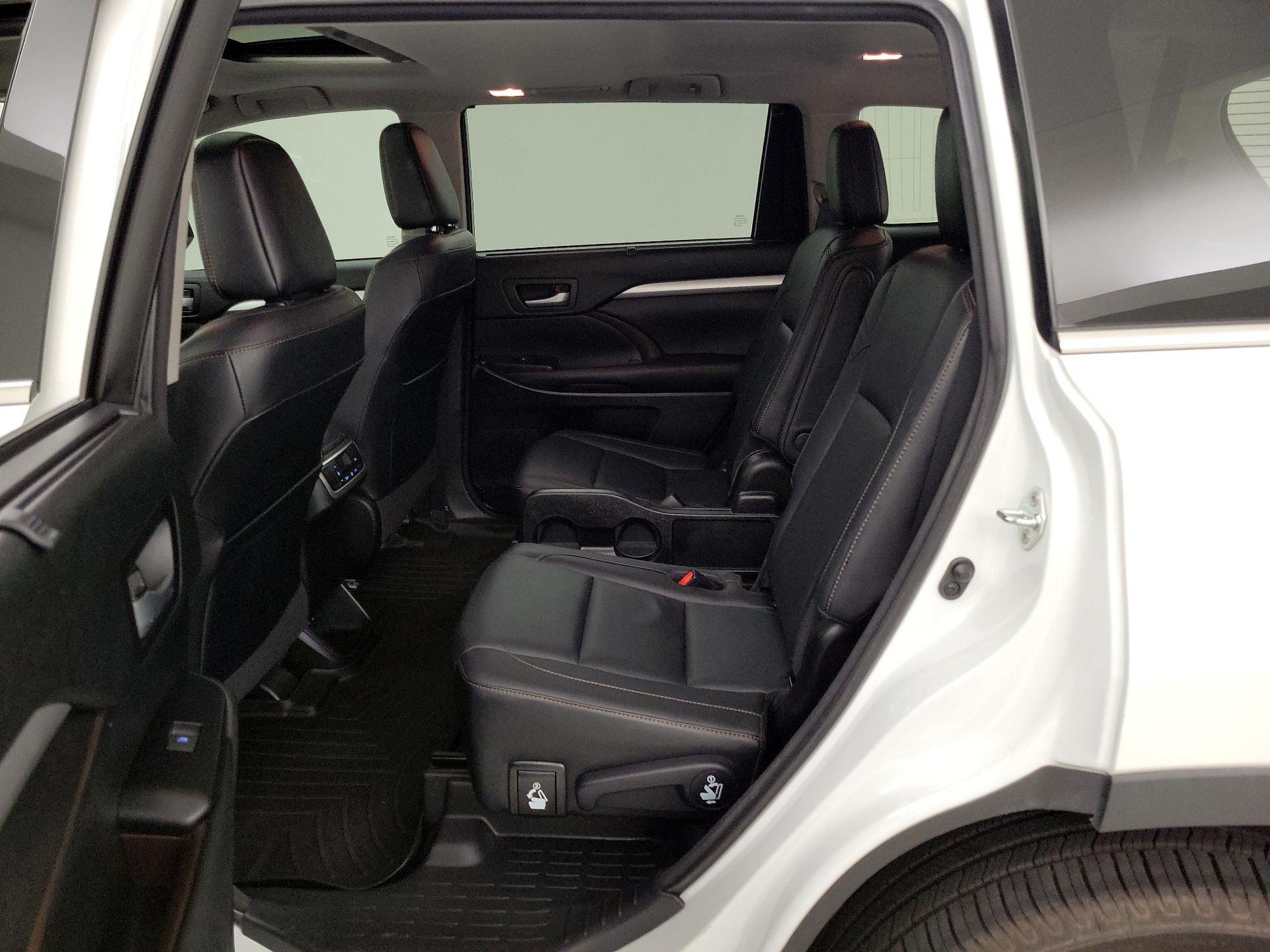 Thumbnail: 2017 Toyota Highlander - 20