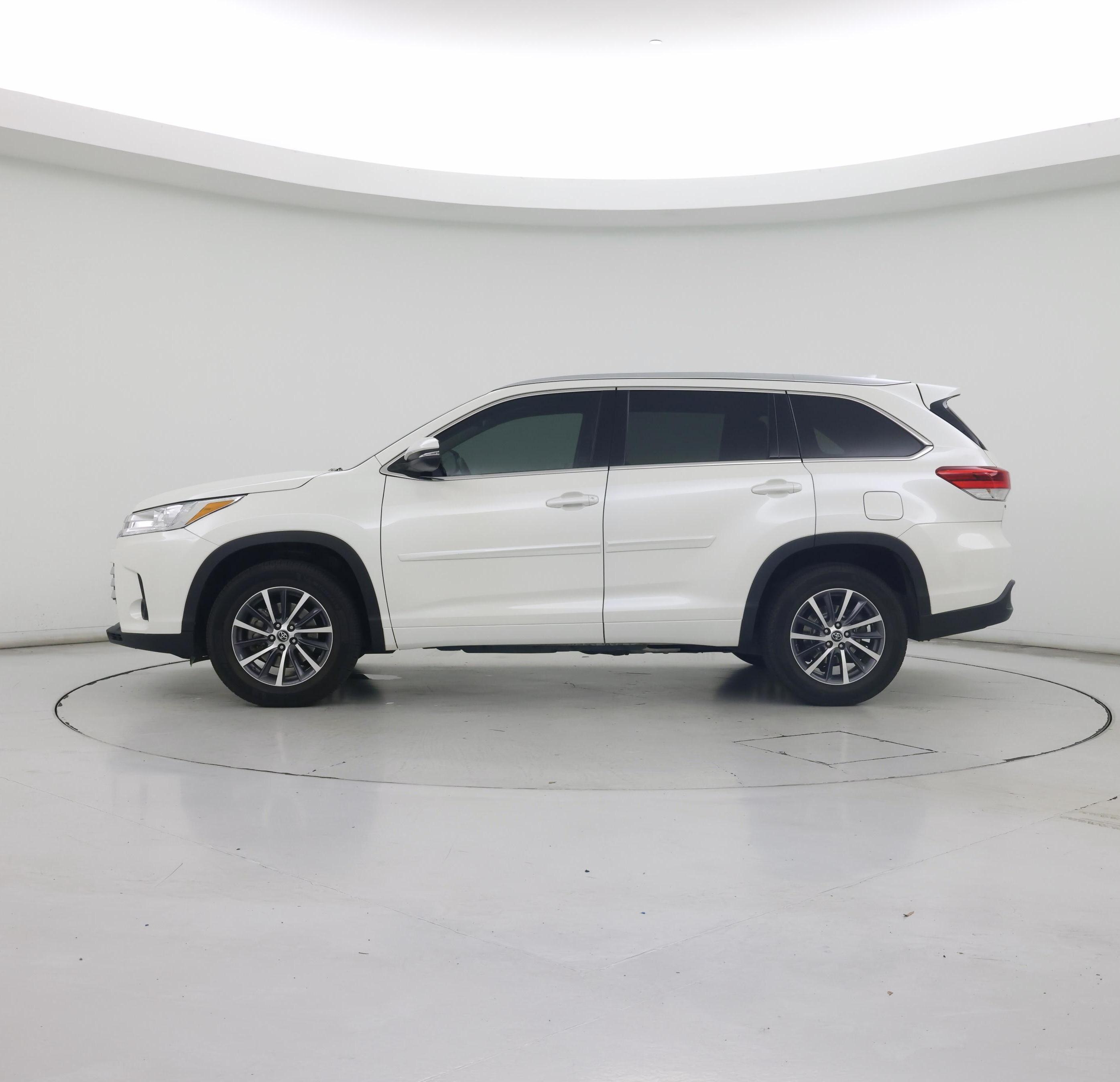Thumbnail: 2017 Toyota Highlander - 3