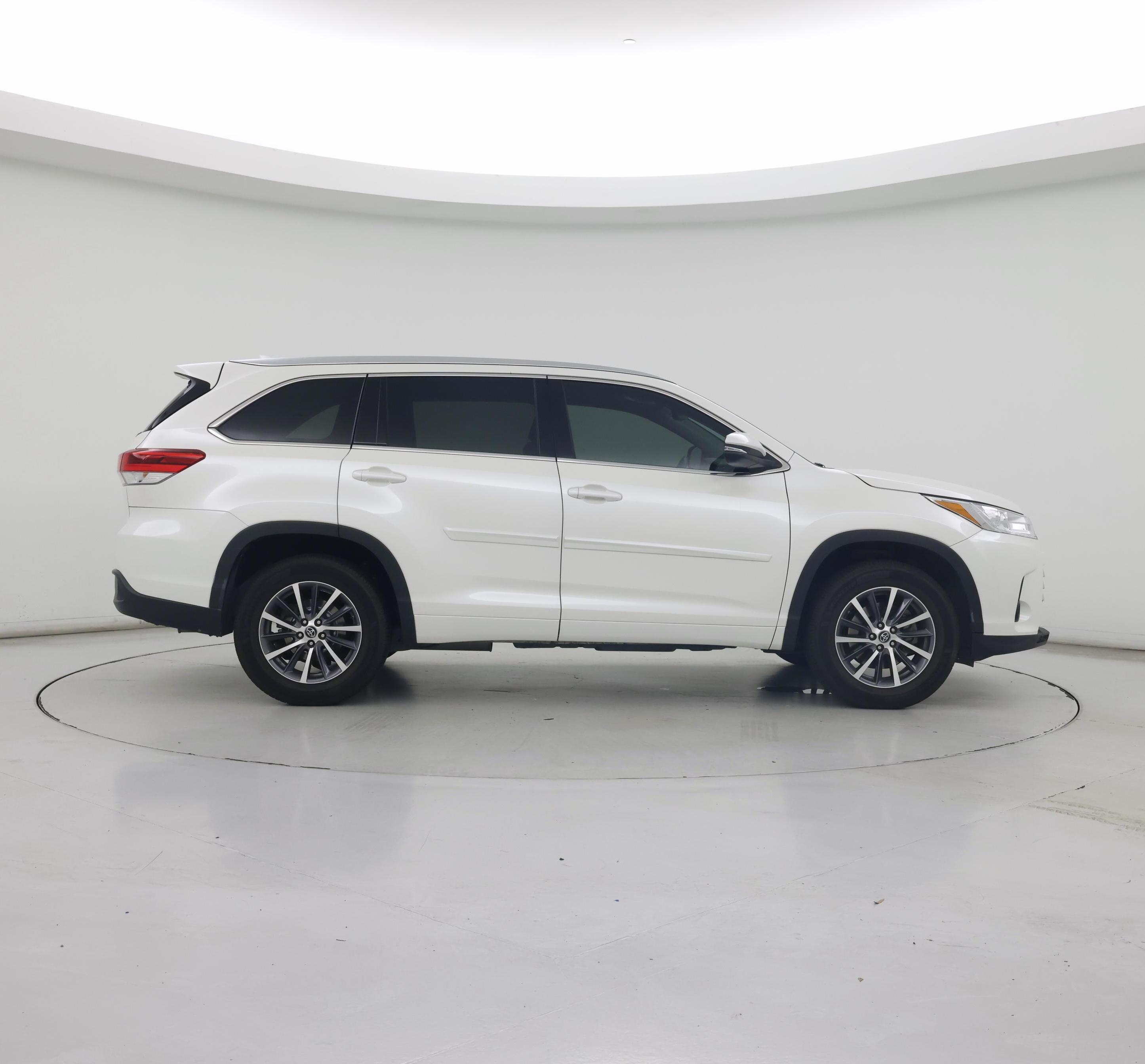 Thumbnail: 2017 Toyota Highlander - 7