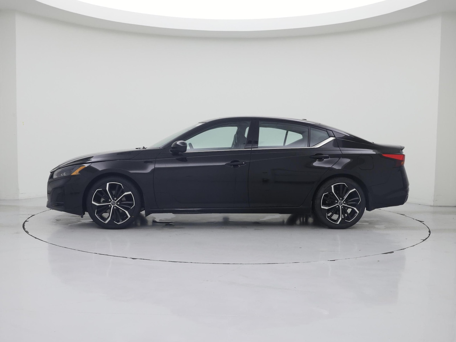 2023 Nissan Altima SR - Photo 4