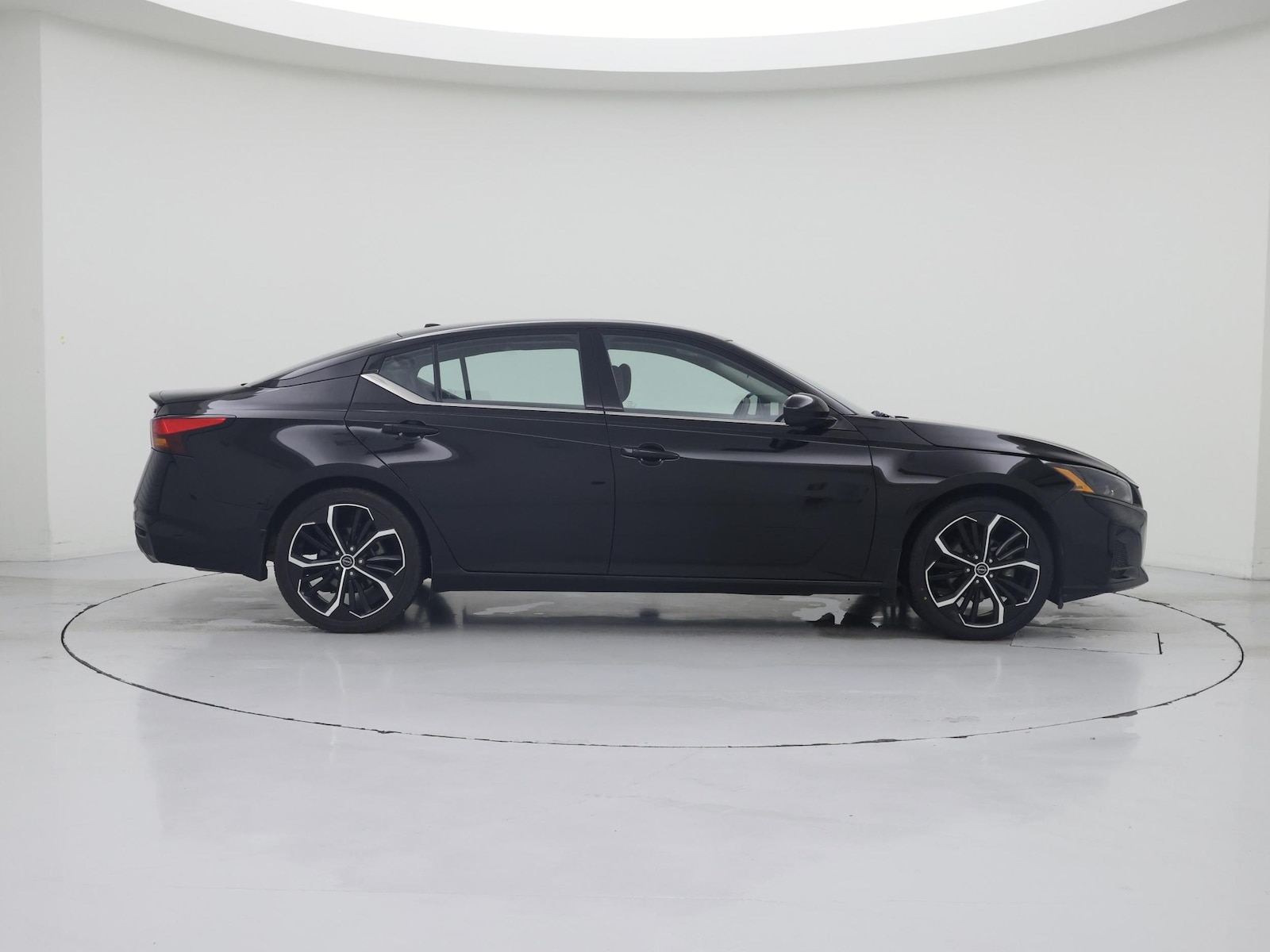 2023 Nissan Altima SR - Photo 8