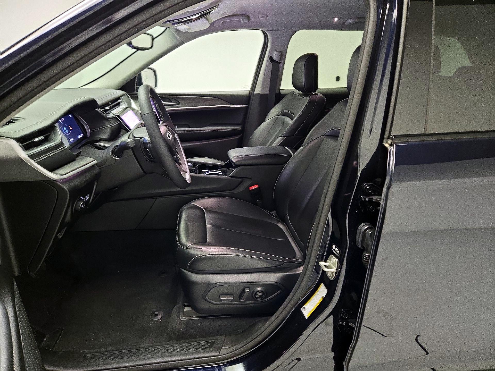 Thumbnail: 2023 Jeep Grand Cherokee - 9