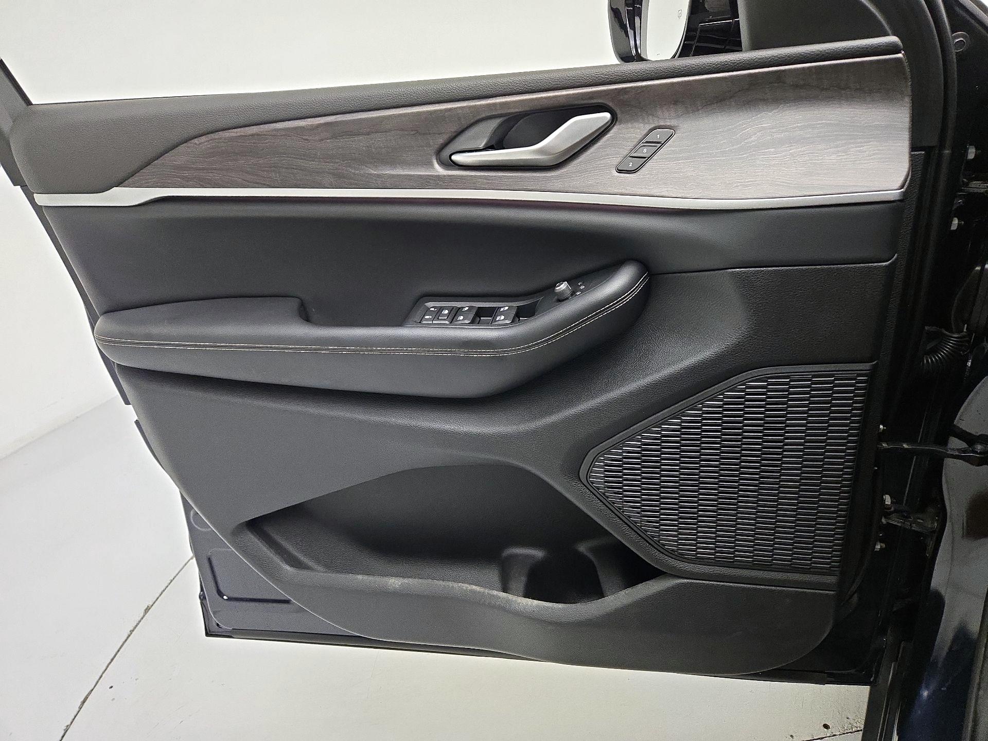 Thumbnail: 2023 Jeep Grand Cherokee - 10